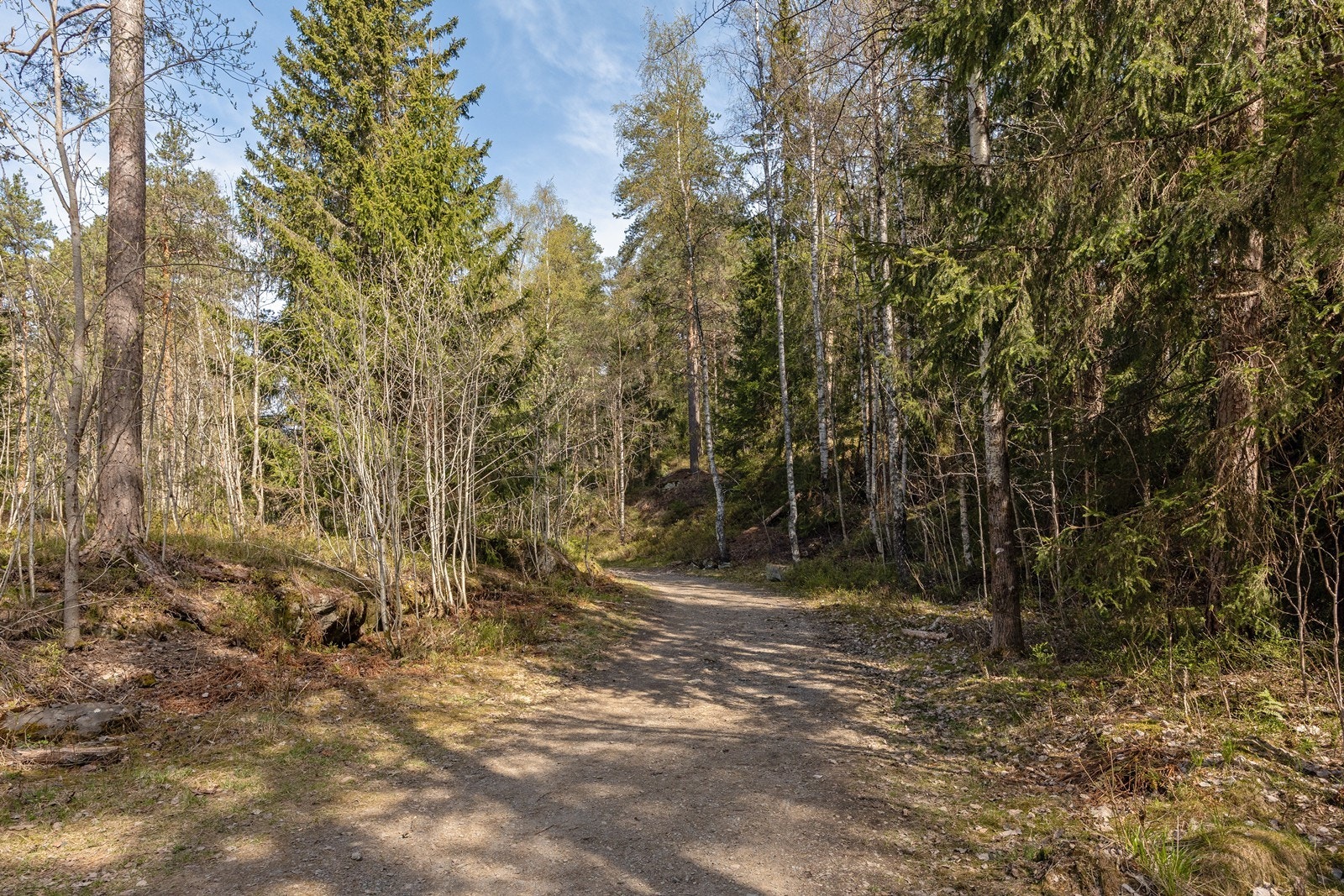 Området har et godt kollektivtilbud med både bussholdeplasse og T-banestasjoner i nærheten. Galleribilde