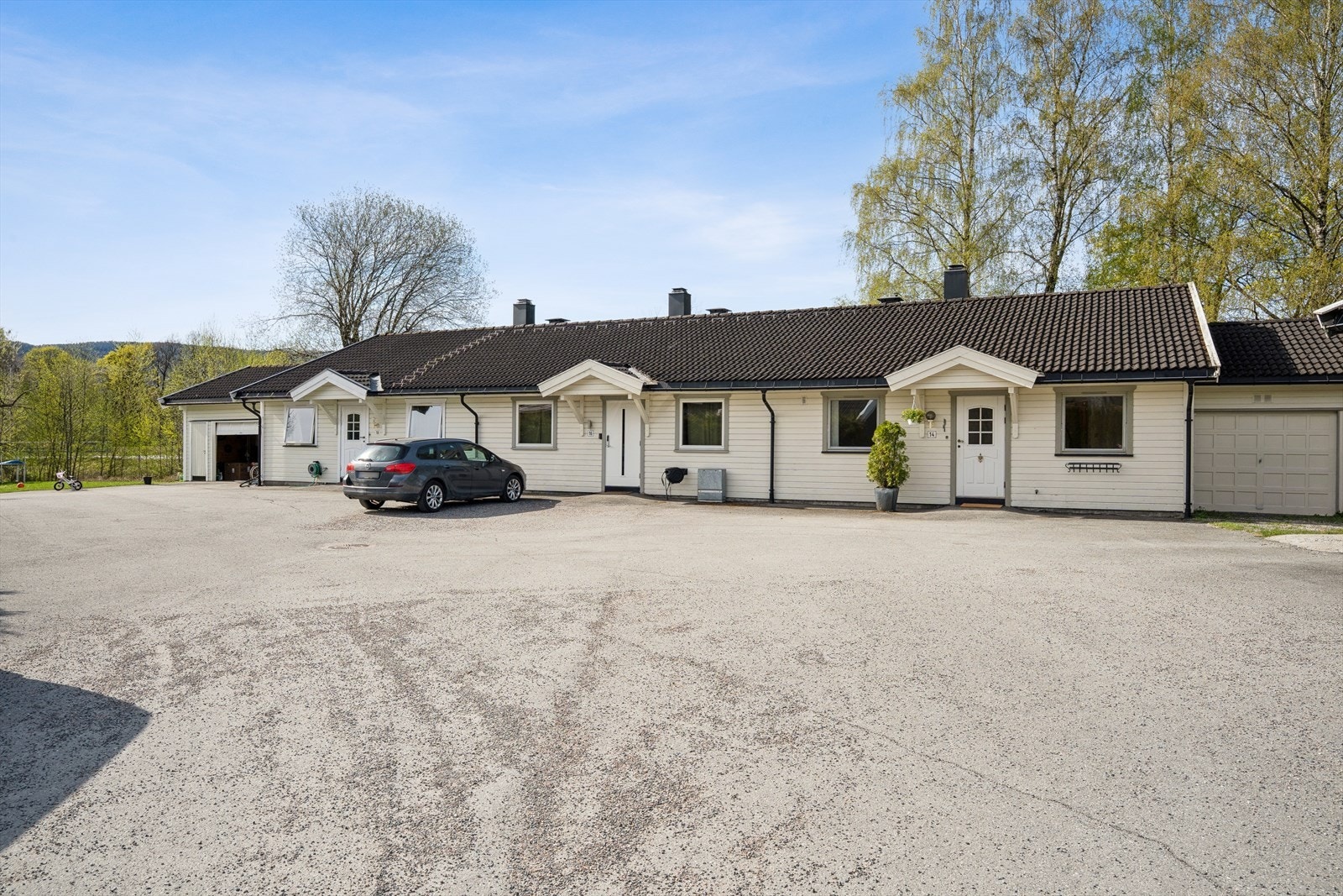 Til leiligheten hører en egen garasje på ca. 16 m². Galleribilde