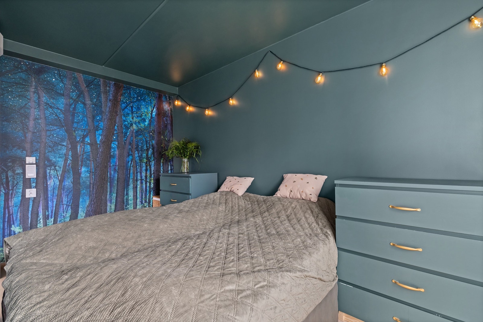 Et rolig rom som vender inn mot sameiets fellesarealer. Galleribilde