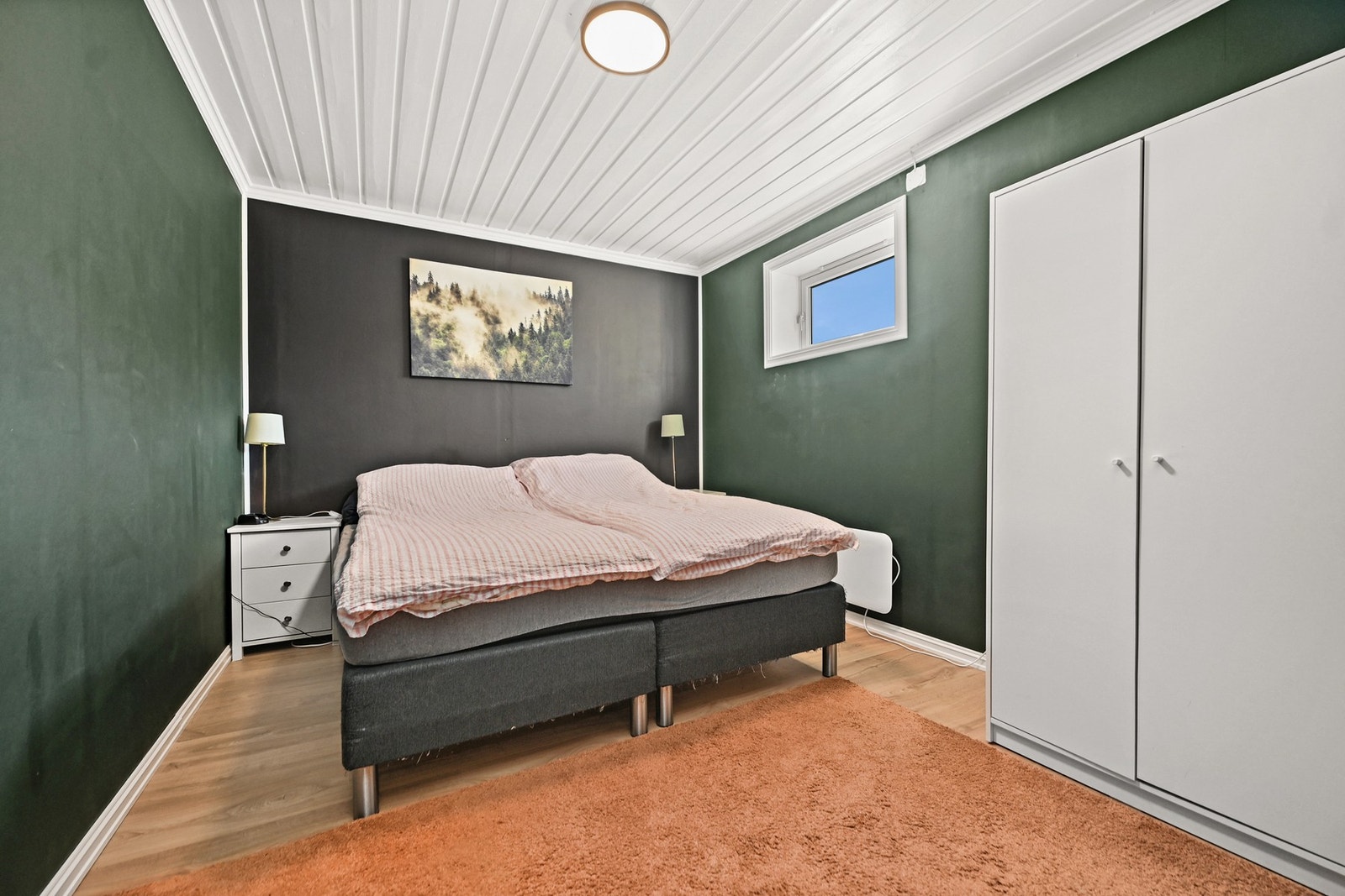 Soverom i kjeller. Galleribilde