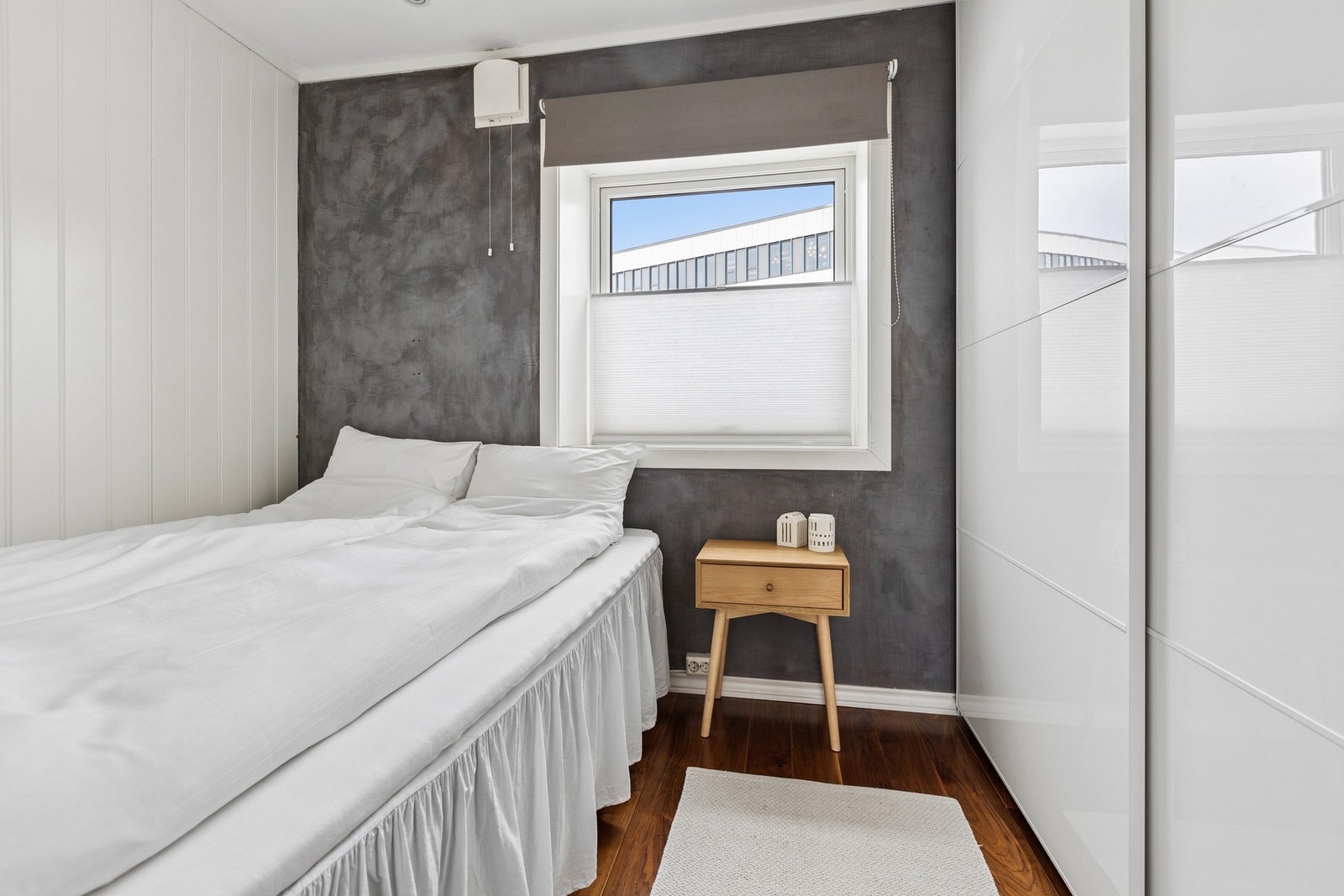 Soverom med garderobeløsning. Galleribilde
