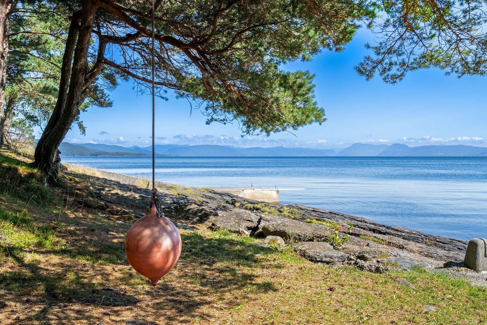 Her er en i naturskjønne omgivelser med kort avstand til både natur og sjø. Galleribilde