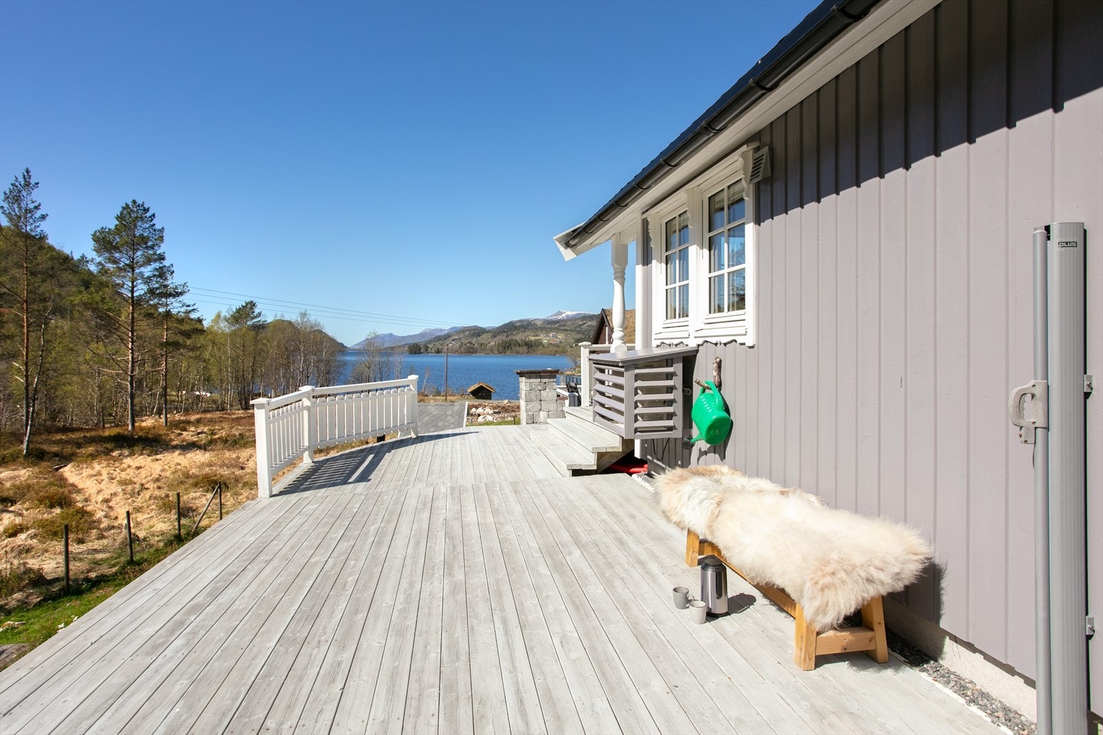 Eiendommen har privat tilknytning til vann via felles brønnboring med nabo. Galleribilde
