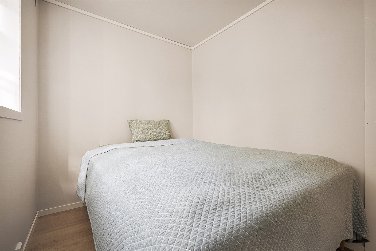 Soverom 1 er på 5,9 m² Galleribilde