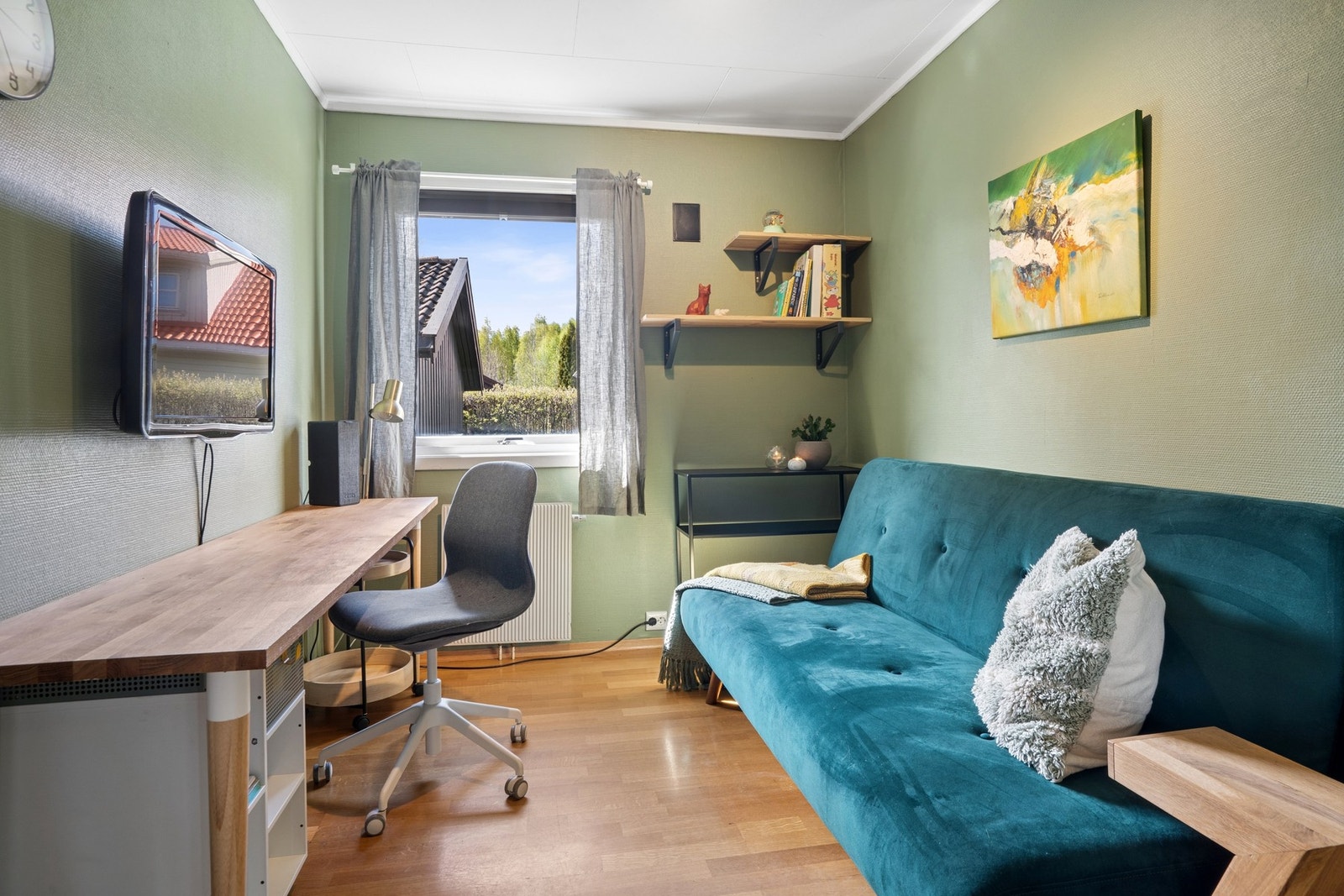 Et av soverommene er i dag innredet som kontor. Galleribilde