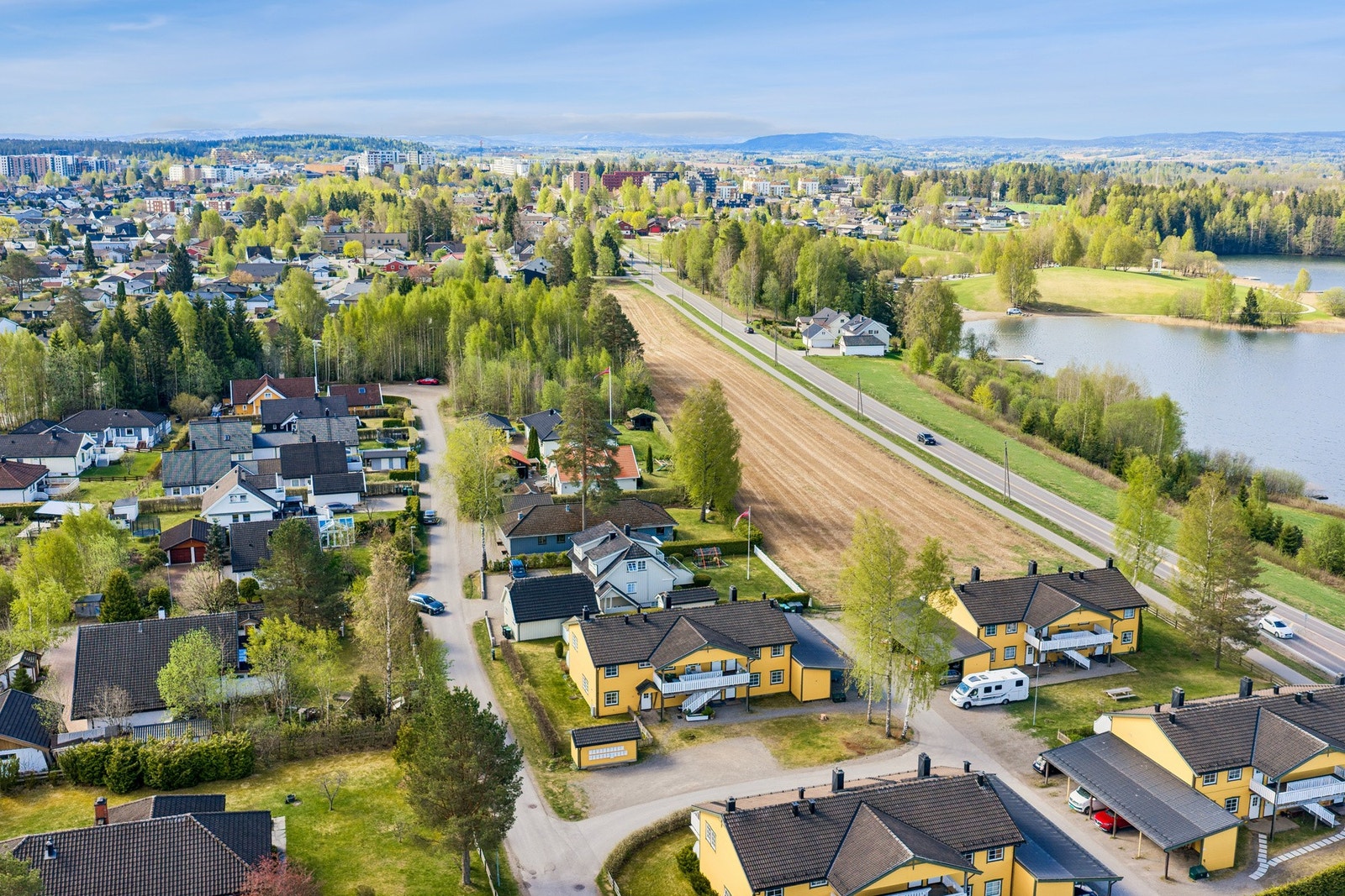 Boligen har en god beliggenhet på Sørholtet ca. 2,8 km utenfor Jessheim sentrum Galleribilde