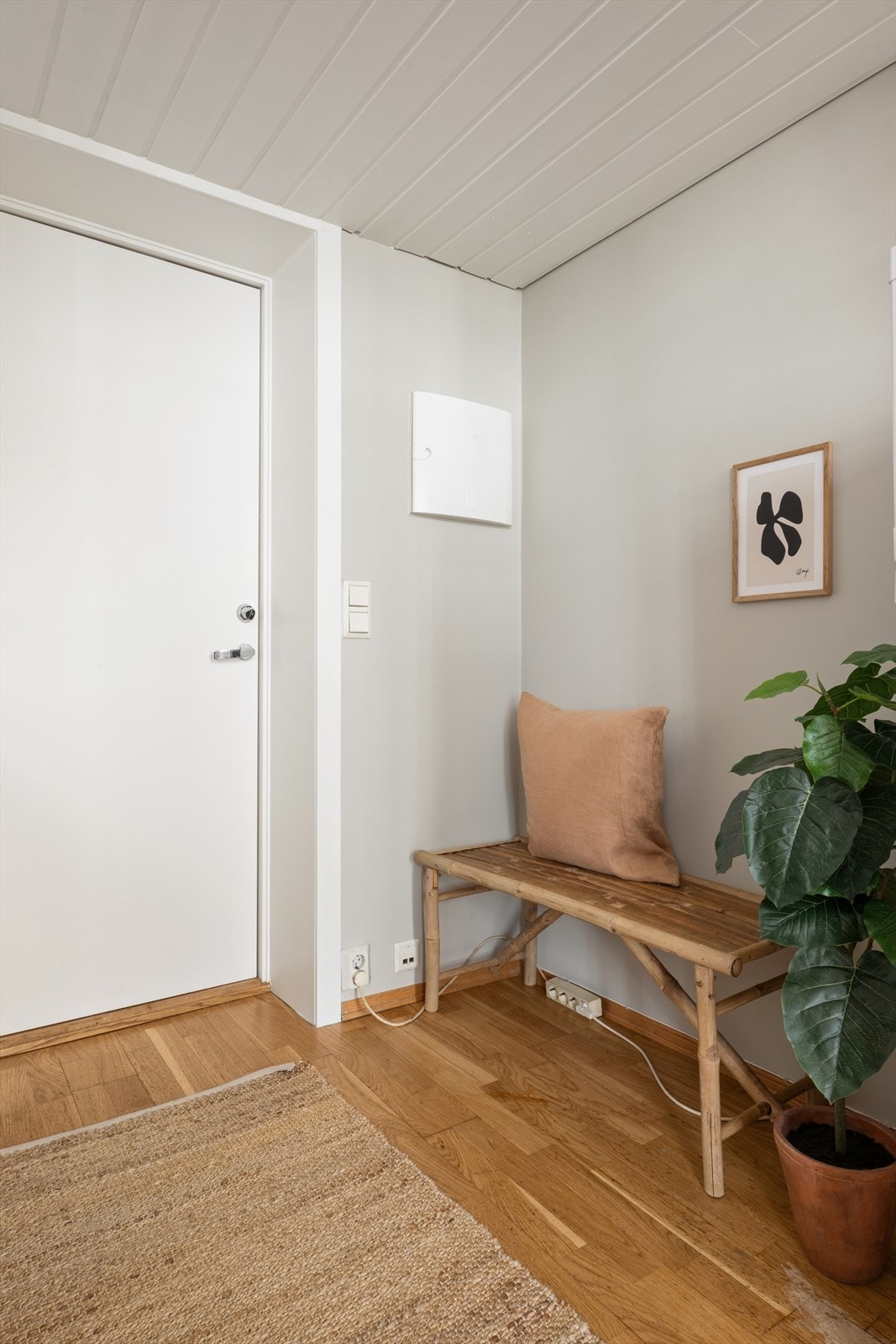 Her er det plass til løsning for sko og yttertøy. Galleribilde