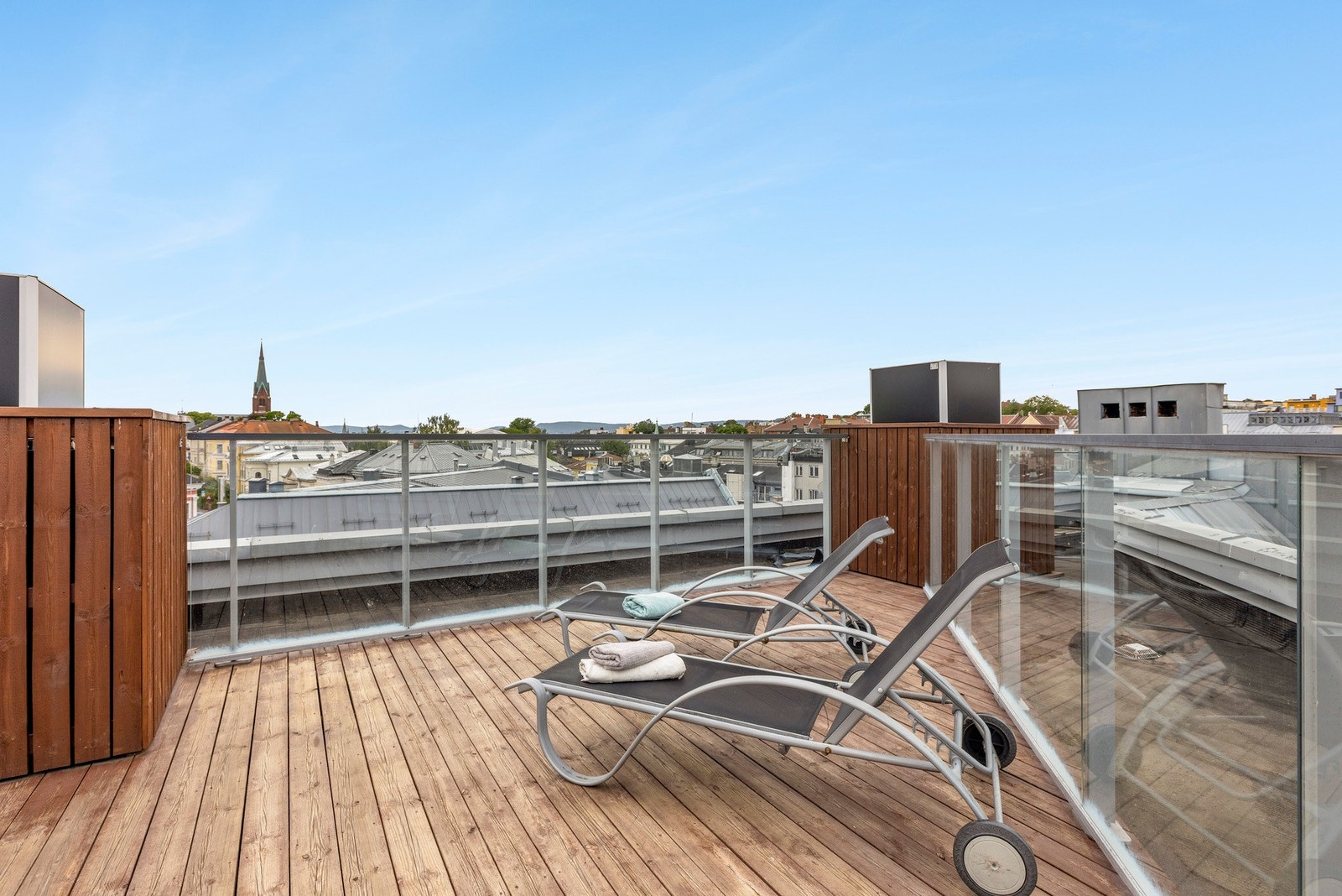 Her kan man nyte fine dager og kvelder - høyt og fritt. Galleribilde
