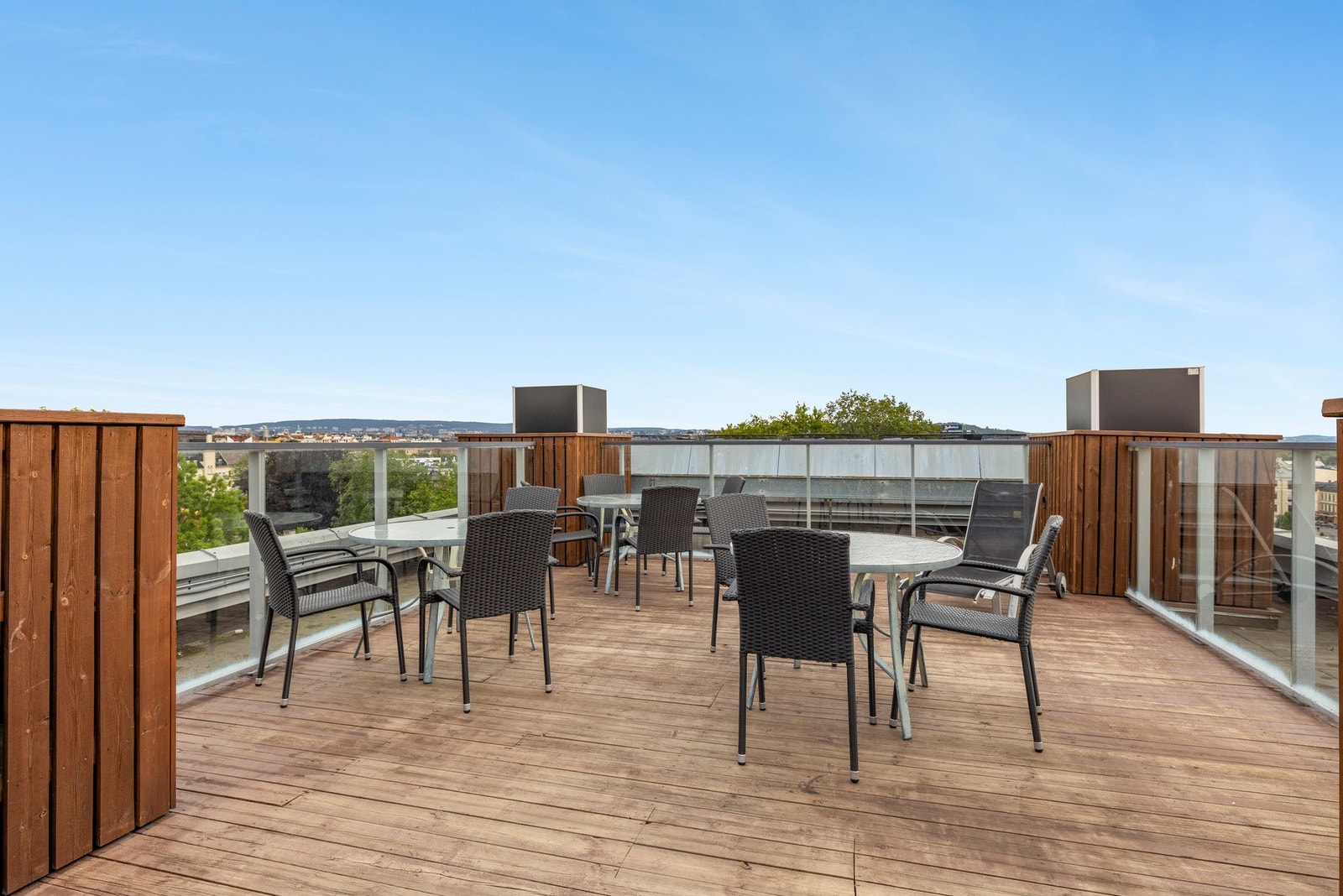 Heisadkomst til felles takterrasse med flott utsikt over byen. Galleribilde