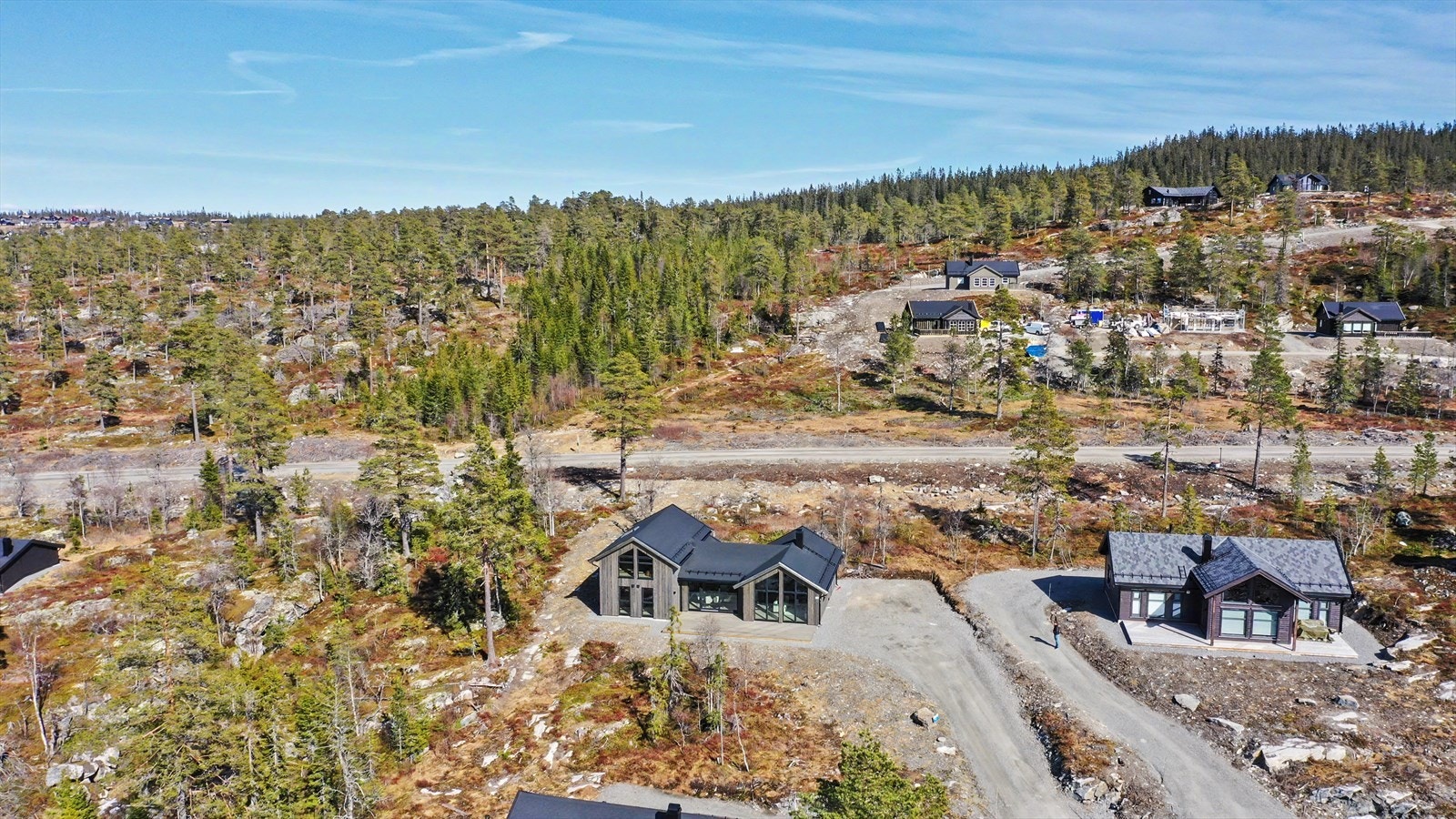 Om sommeren byr området på et eldorado for syklister og friluftsmennesker, med flotte turstier og rike fiskevann. Galleribilde