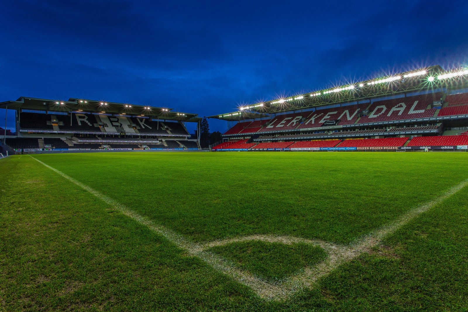 På Lerkendal Stadion kan man nyte Rosenborg sine kamper. Galleribilde