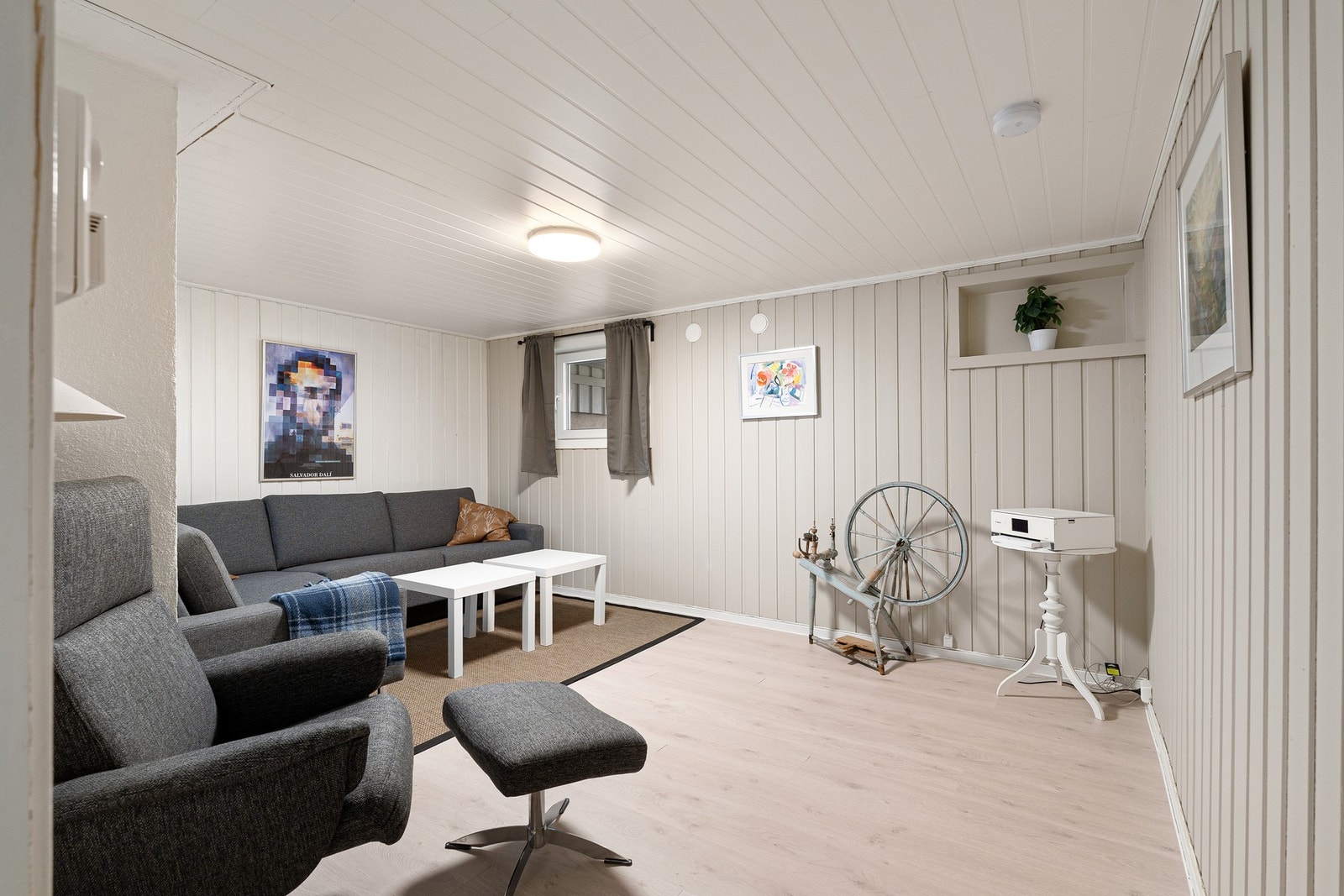 Kjellerstue på 15 m² med gode møbleringsmuligheter. Galleribilde