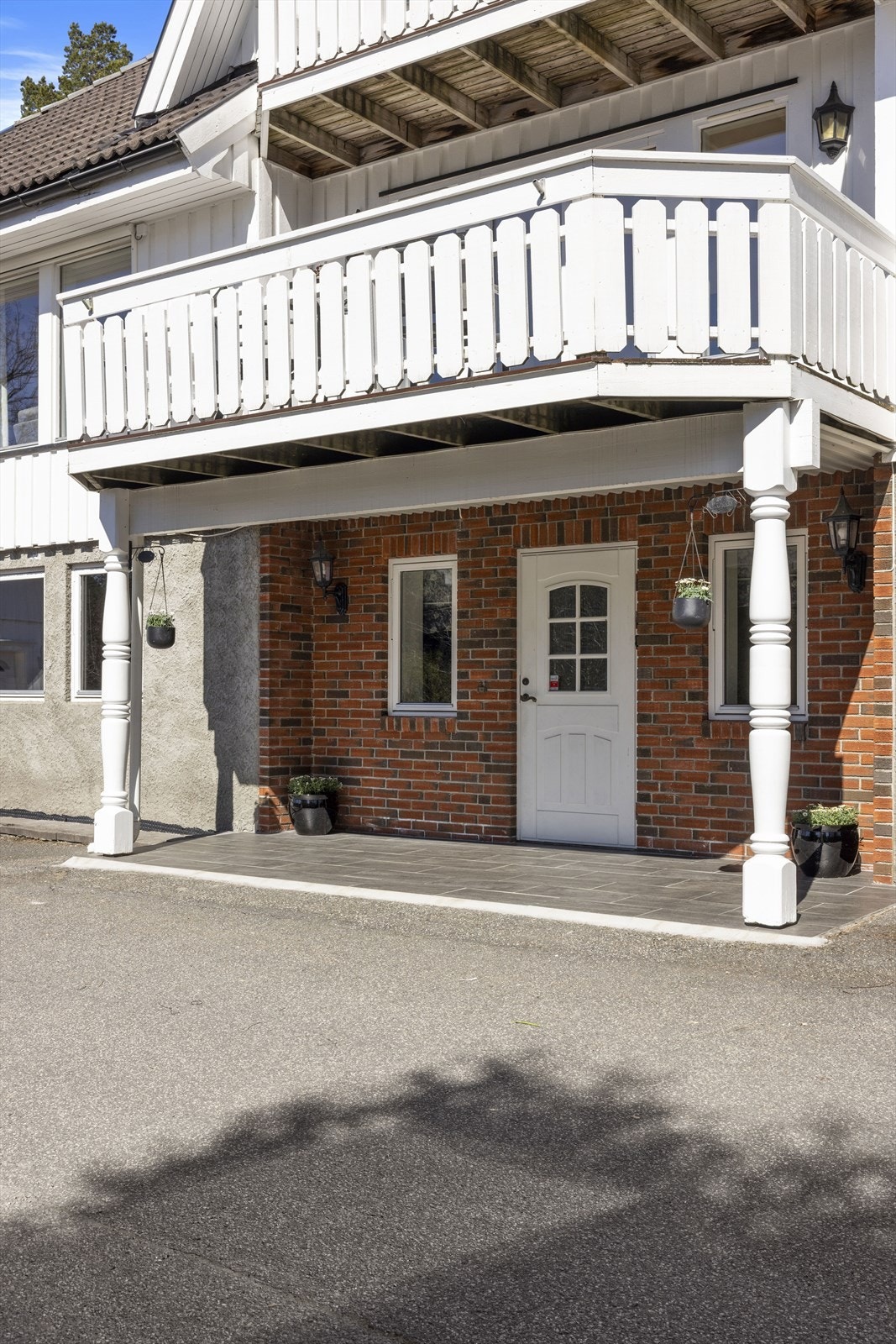 Overbygget inngangsparti Galleribilde