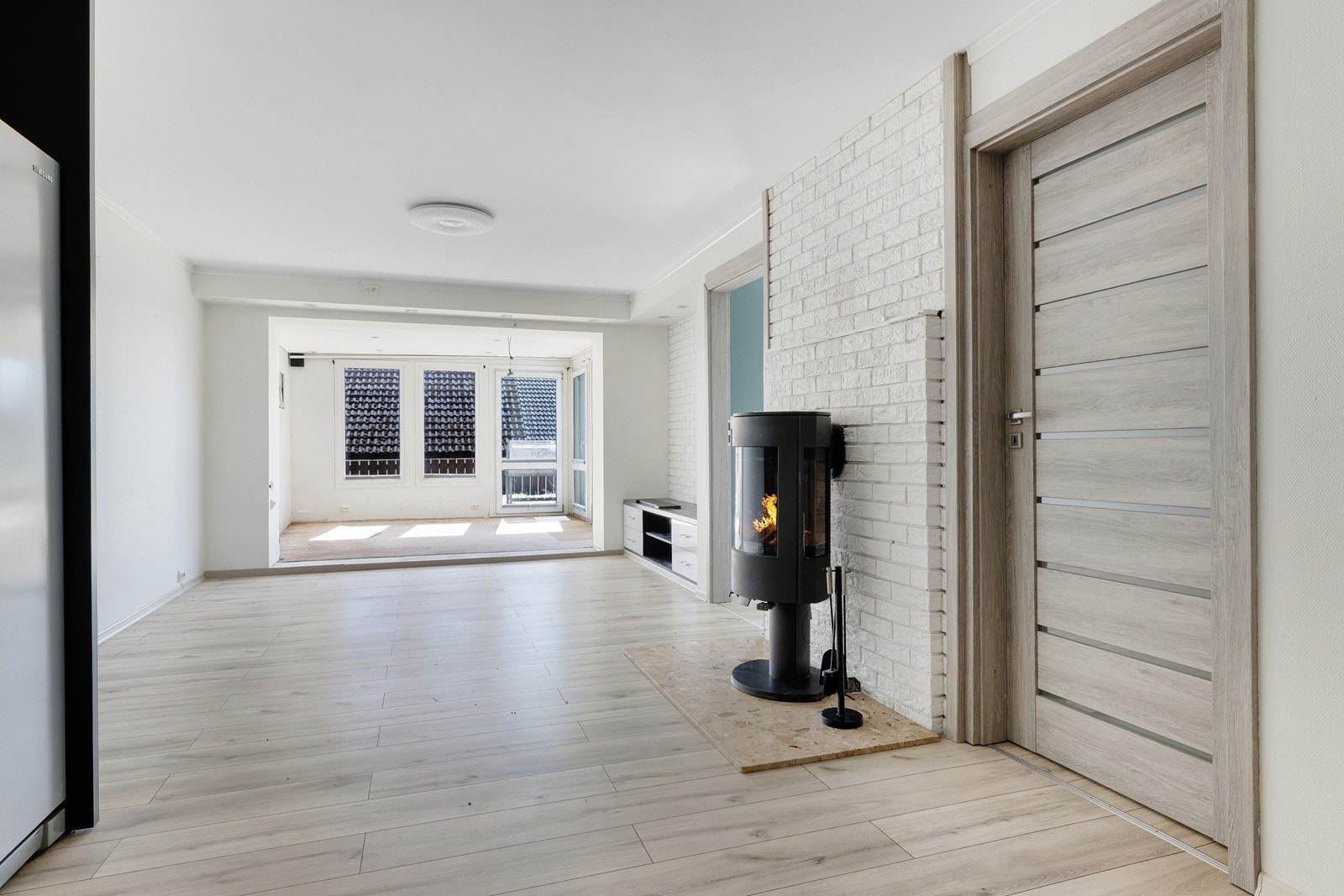 Ytterste del i stuen her er tilbygget som anbefales revet og evt gjenoppbygd. Galleribilde