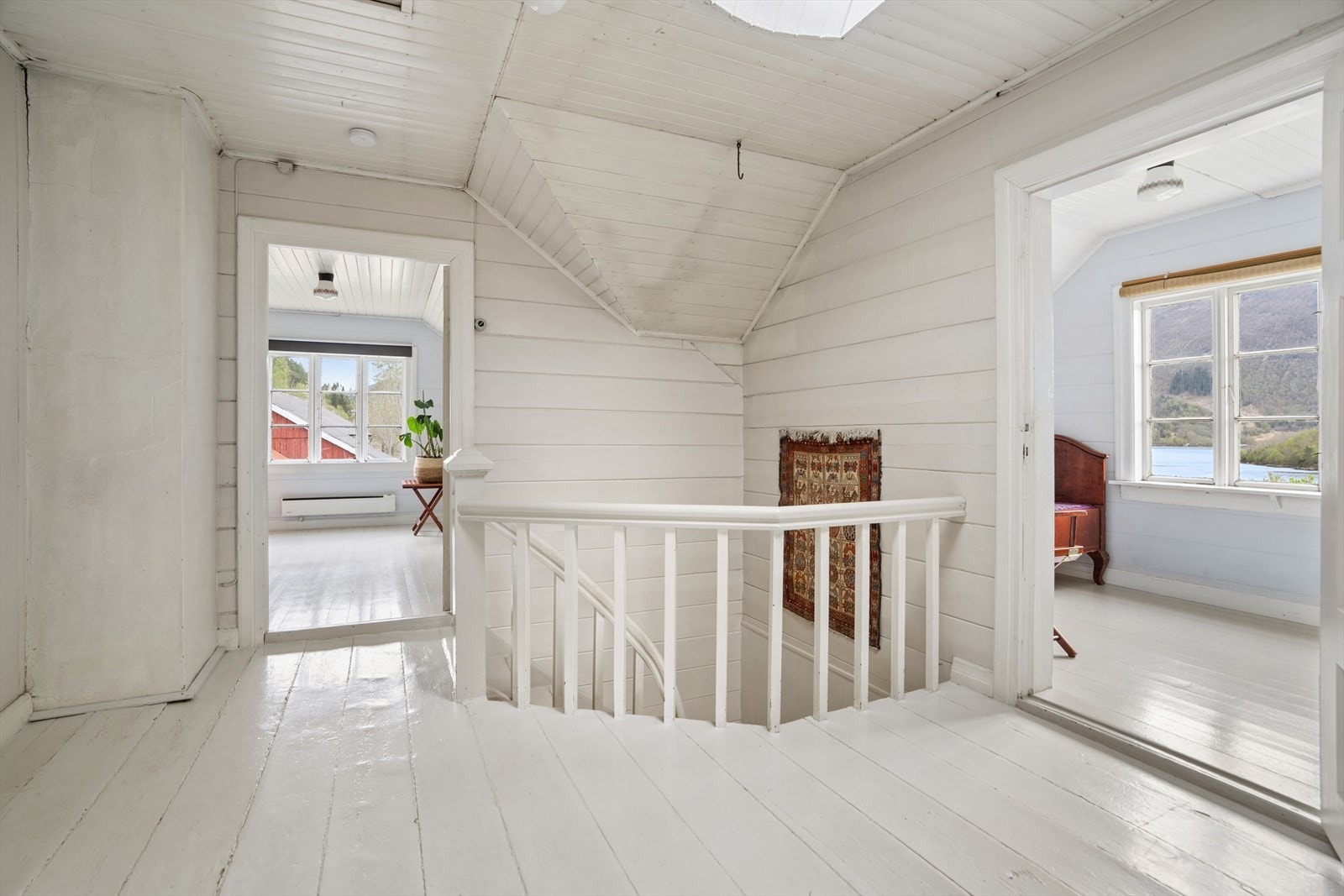 Gangen i andre etasje fordeler tilgangen til soverommene og badet. Galleribilde