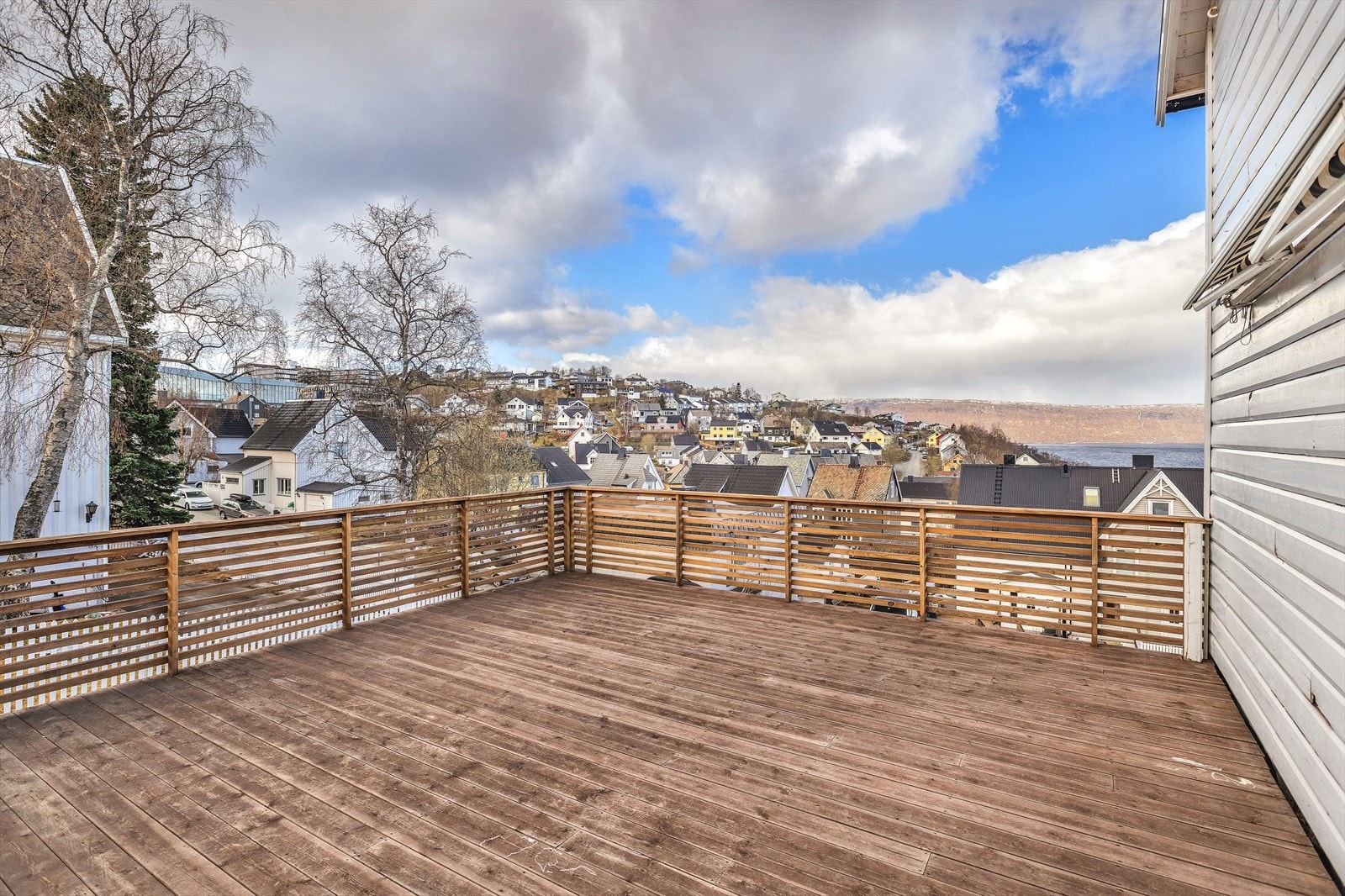 Stor solrik terrasse med god utsikt! Galleribilde