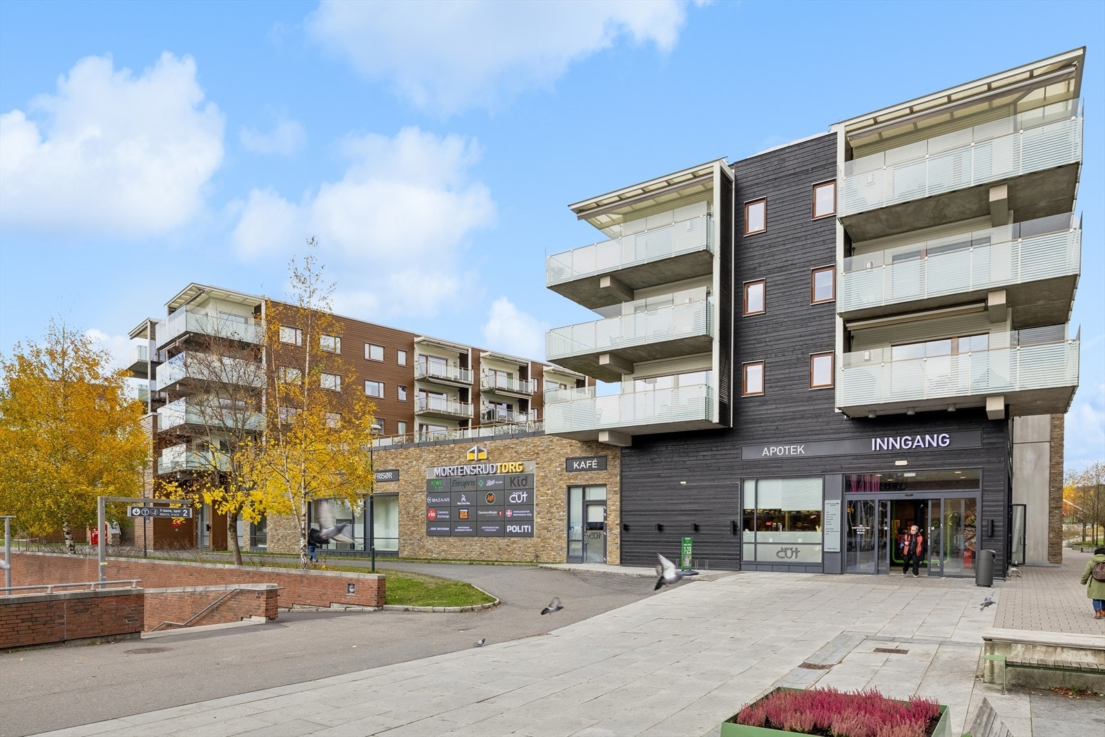 Mortensrud Torg - Flere butikker å velge mellom. Galleribilde