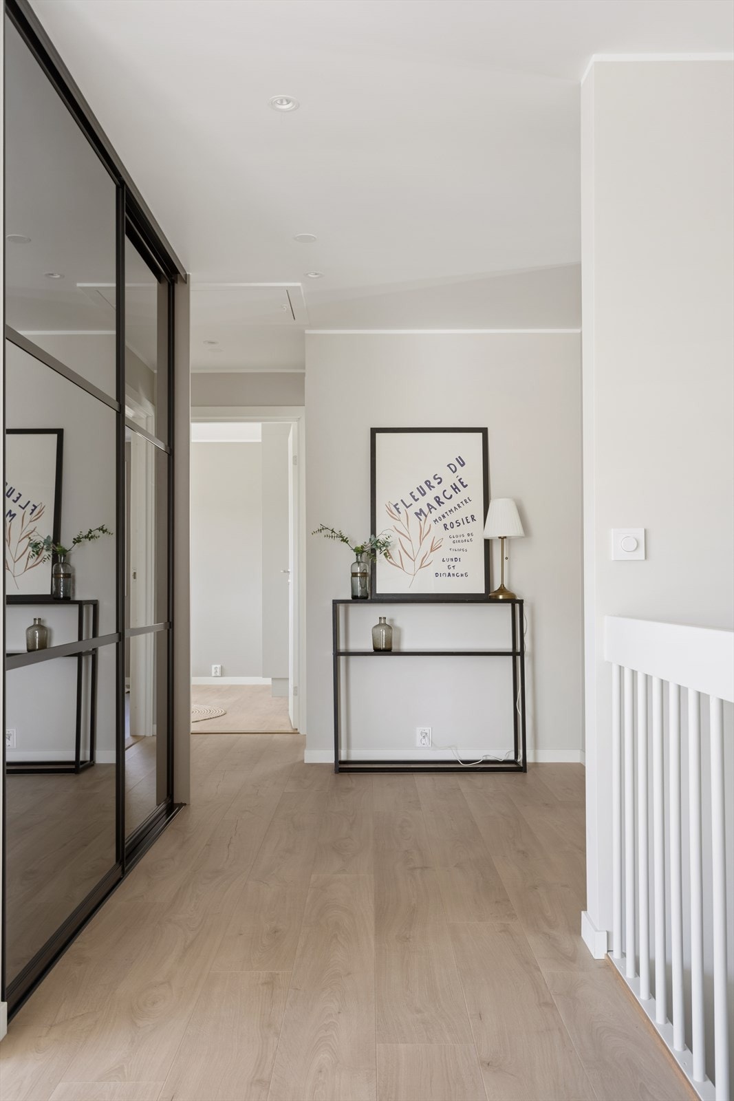 Velkommen inn, god plass til oppbevaring. Galleribilde