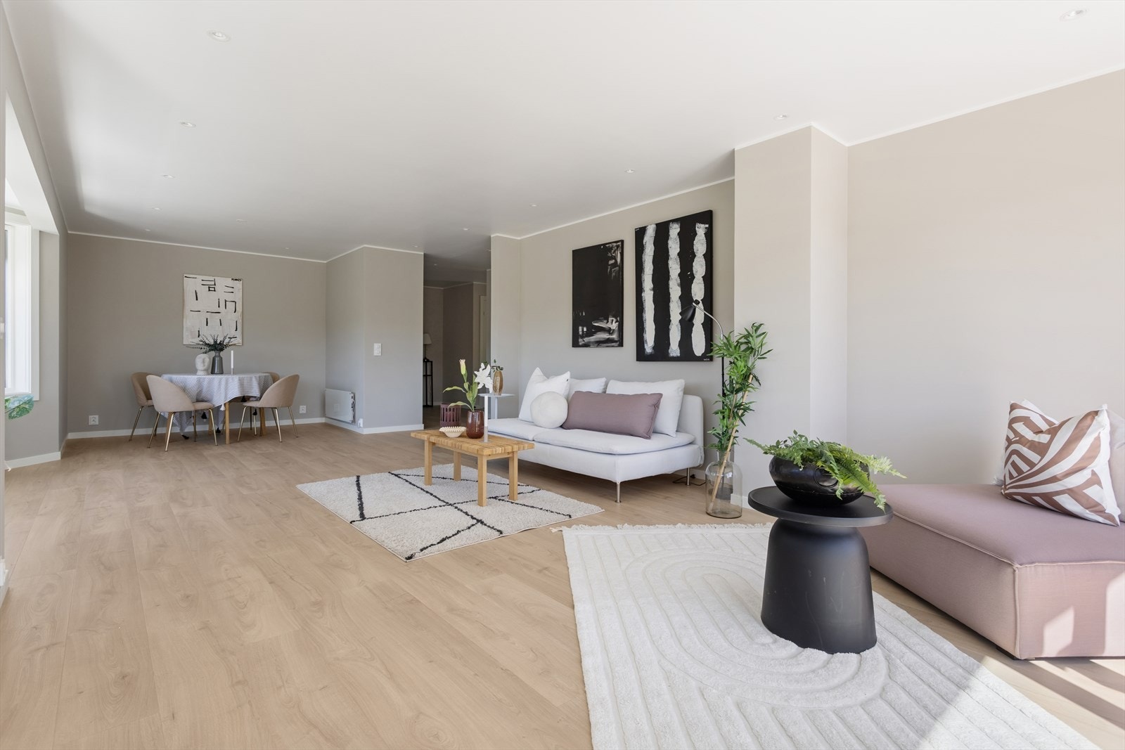 Boligen har en gjennomført og velfungerende planløsning med svært effektiv arealutnyttelse. Galleribilde