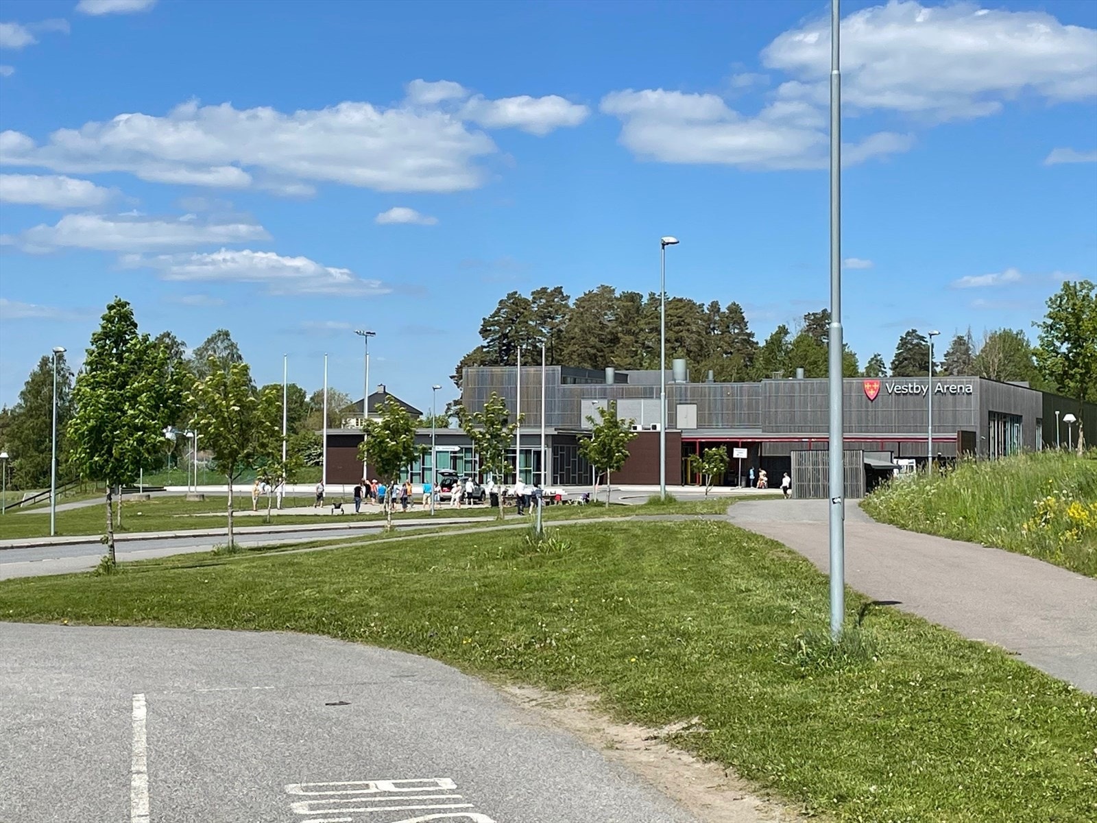 Ved Vestby arena er det skole, fotballbaner og andre aktiviteter Galleribilde