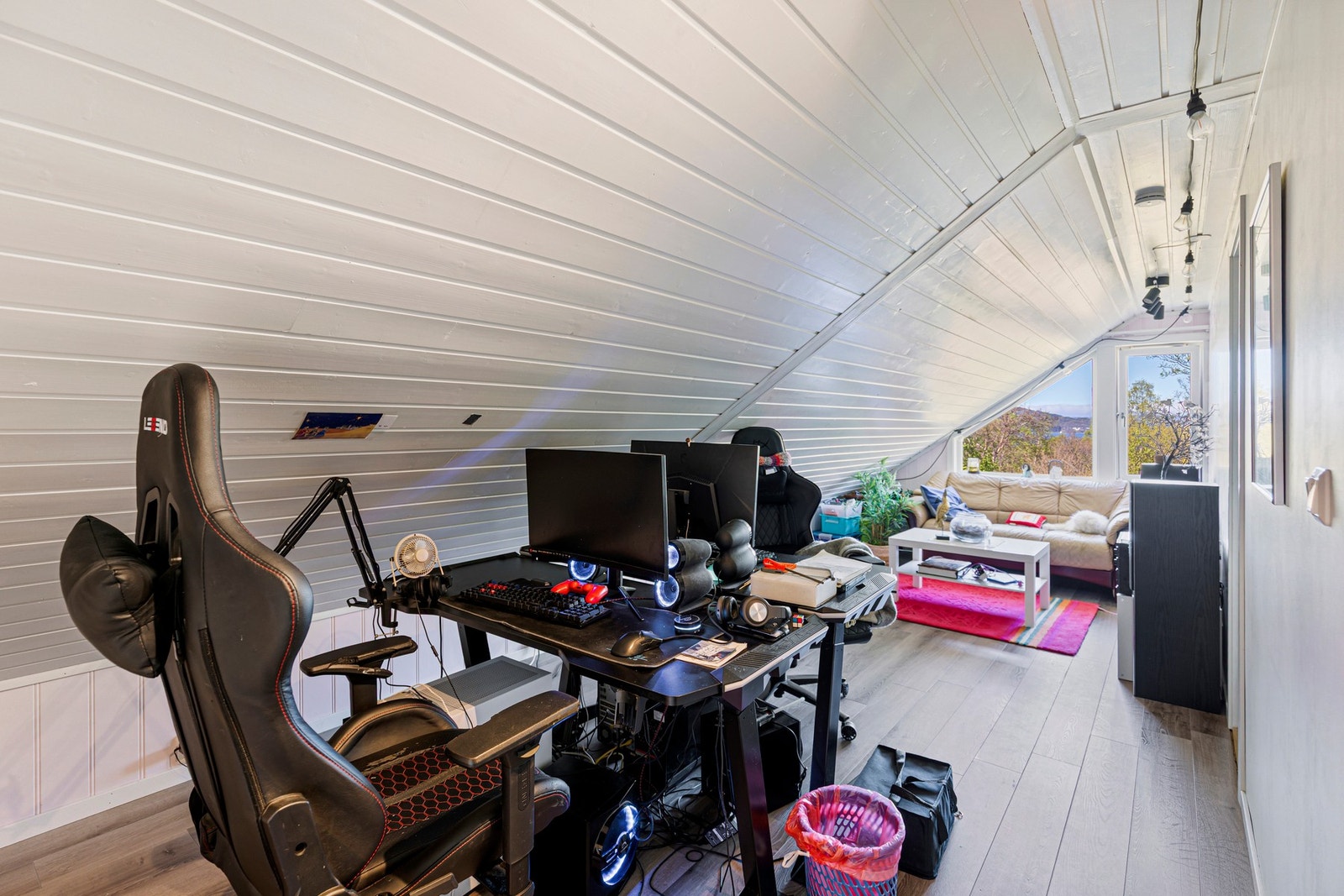 Loftstue. Galleribilde