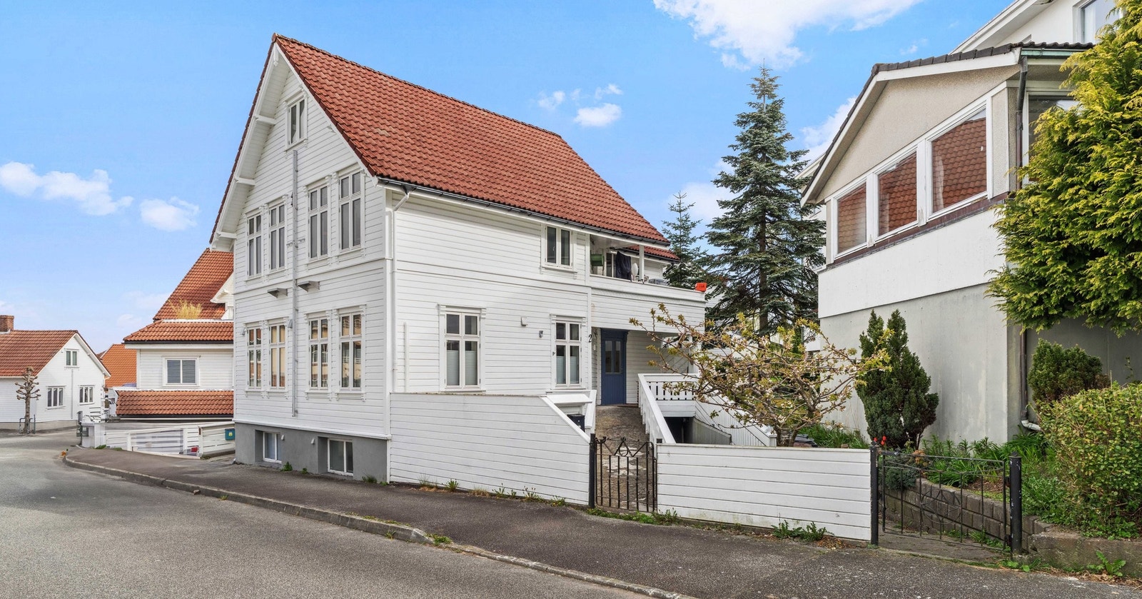 Leiligheten er tilknyttet parkering i en sone som strekker seg over de mest sentrale delene av Storhaug. Galleribilde