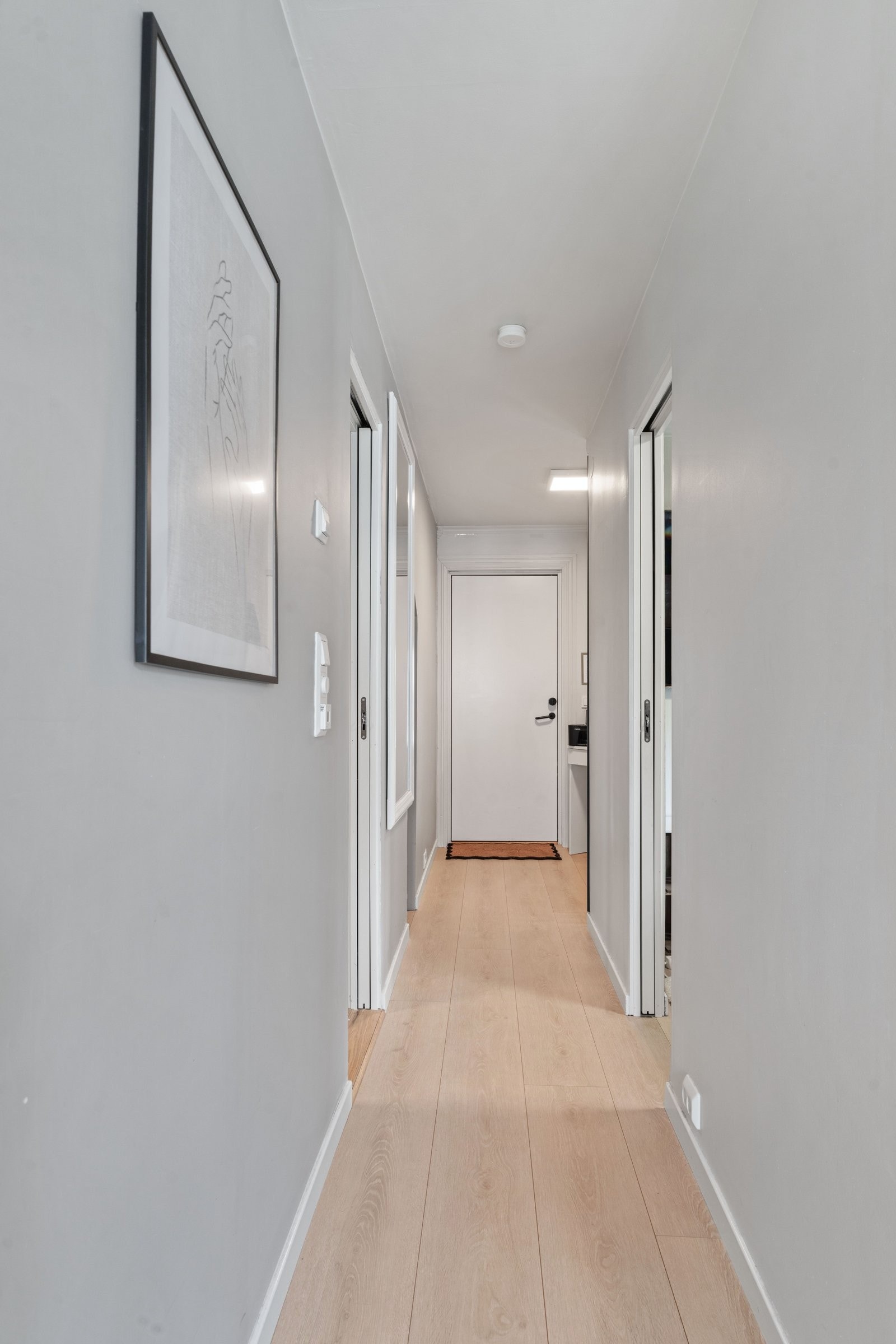 Gangen er lys og har skyvedører som er veldig praktiske og plassbesparende. Galleribilde