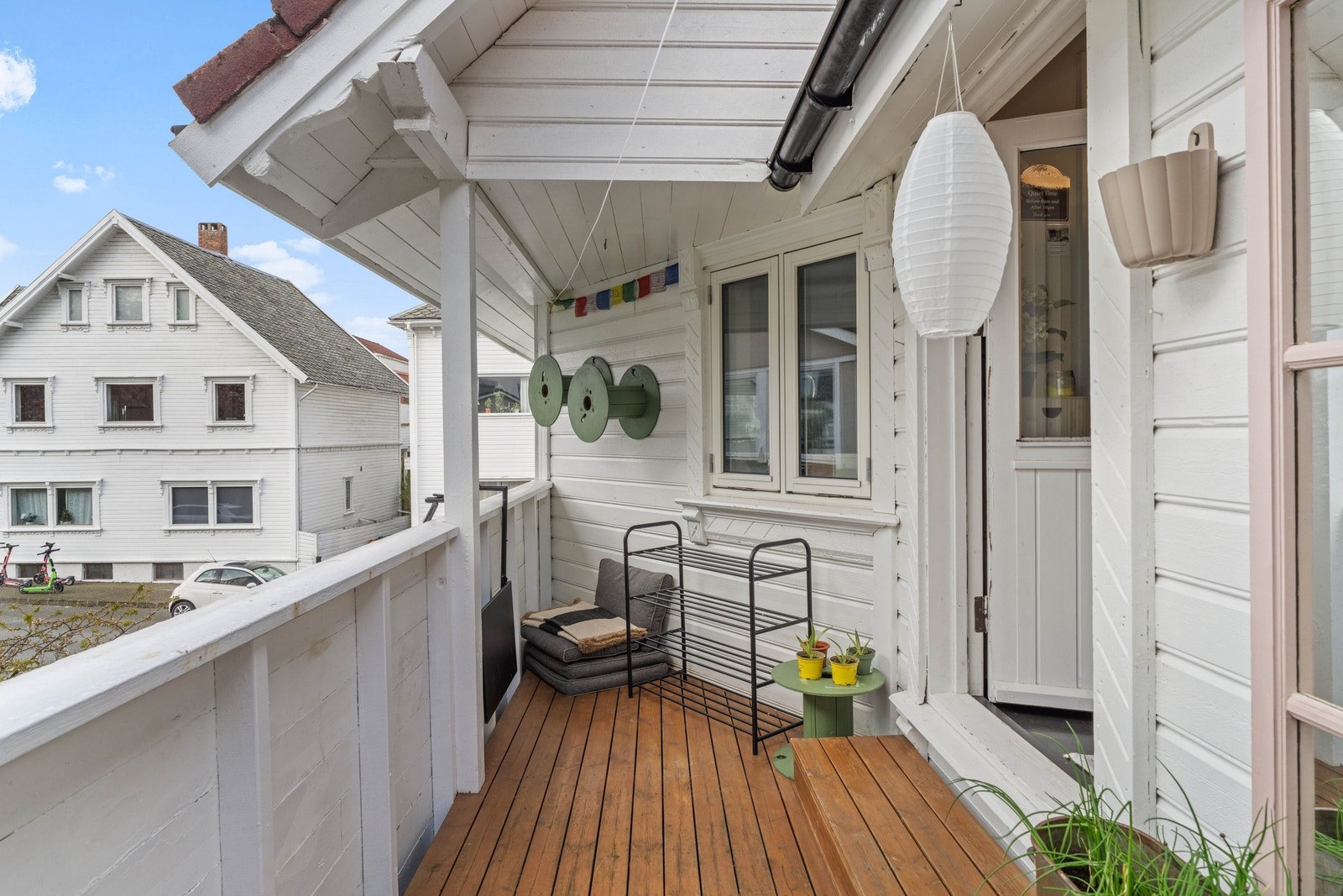 Her er det plass til å henge opp masse klær for tørking i sollys, eller til å sette opp en grill til varme sommerdager. Galleribilde