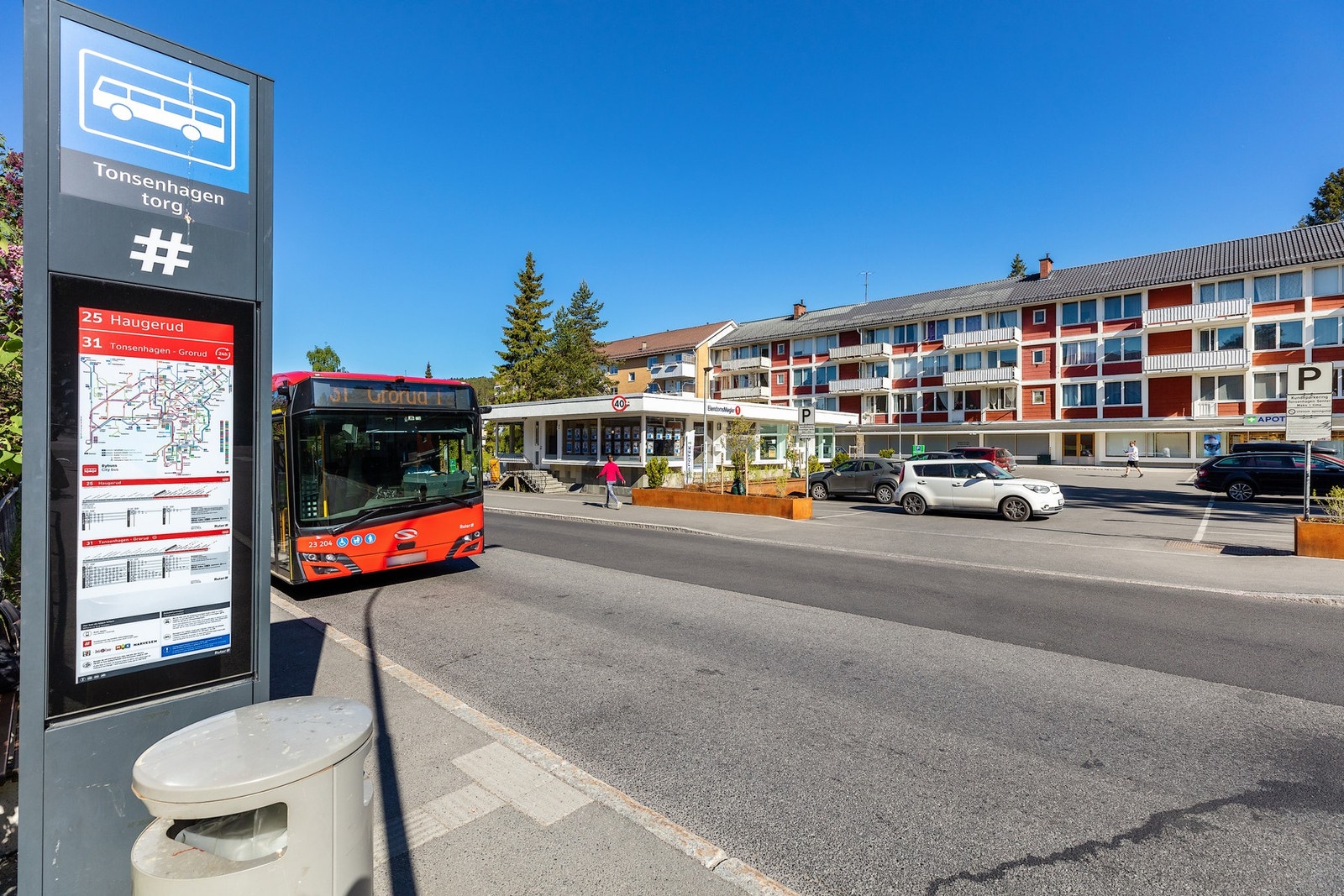 På torget går det også buss til sentrum. Galleribilde