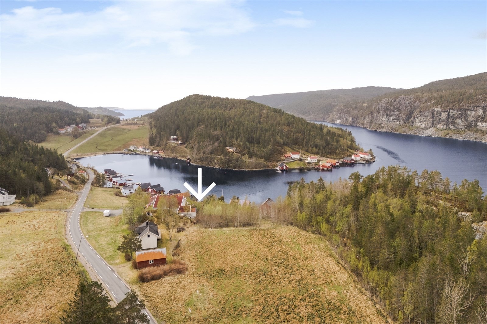 Nausttomt ved pil. Kort spasertur fra eiendommen. Galleribilde