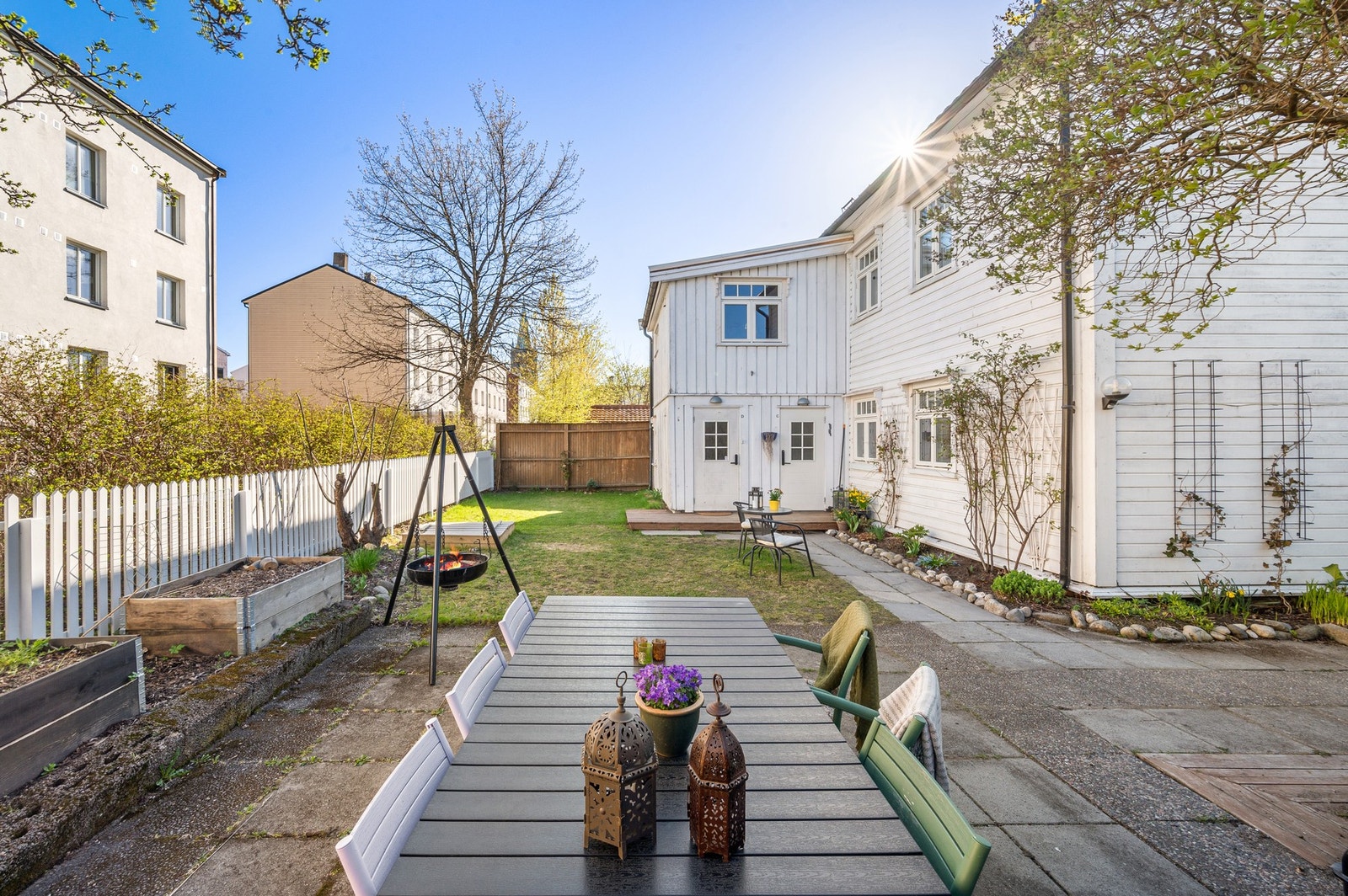 Her ligger alt til rette for lange sommerkvelder med sosiale sammenkomster. Galleribilde