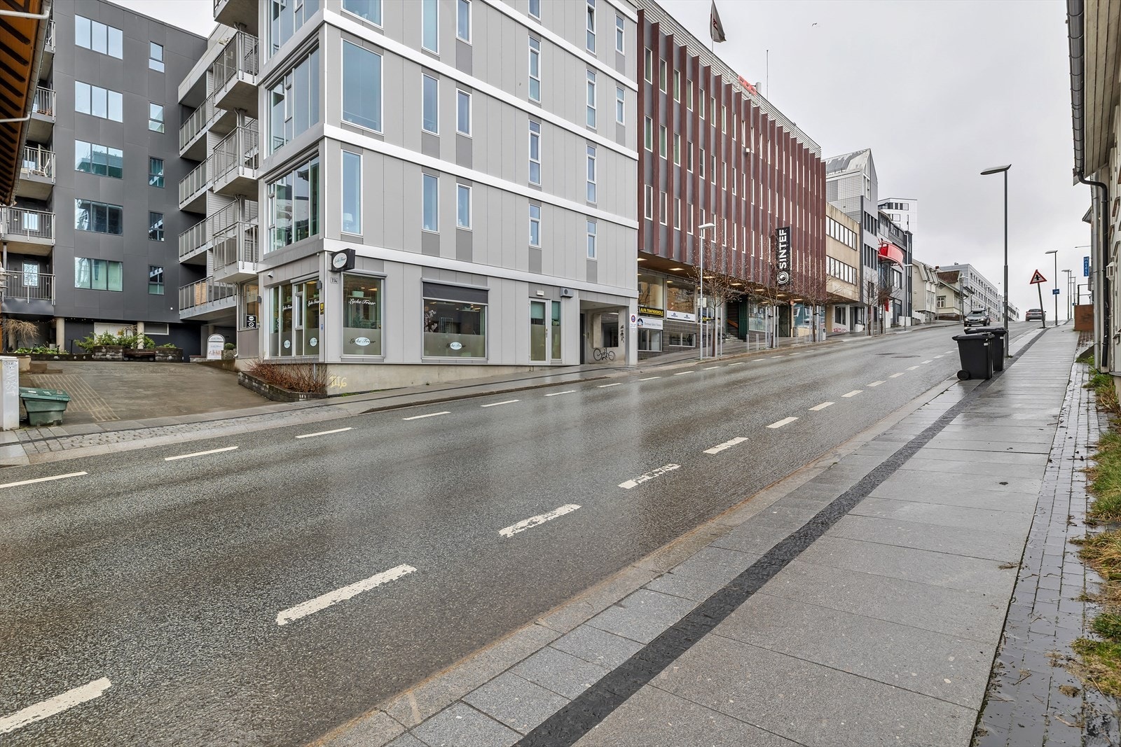 Det er svært gode bussforbindelser i området. Her har du enkel adkomst til sentrum og UNN/UiT Galleribilde