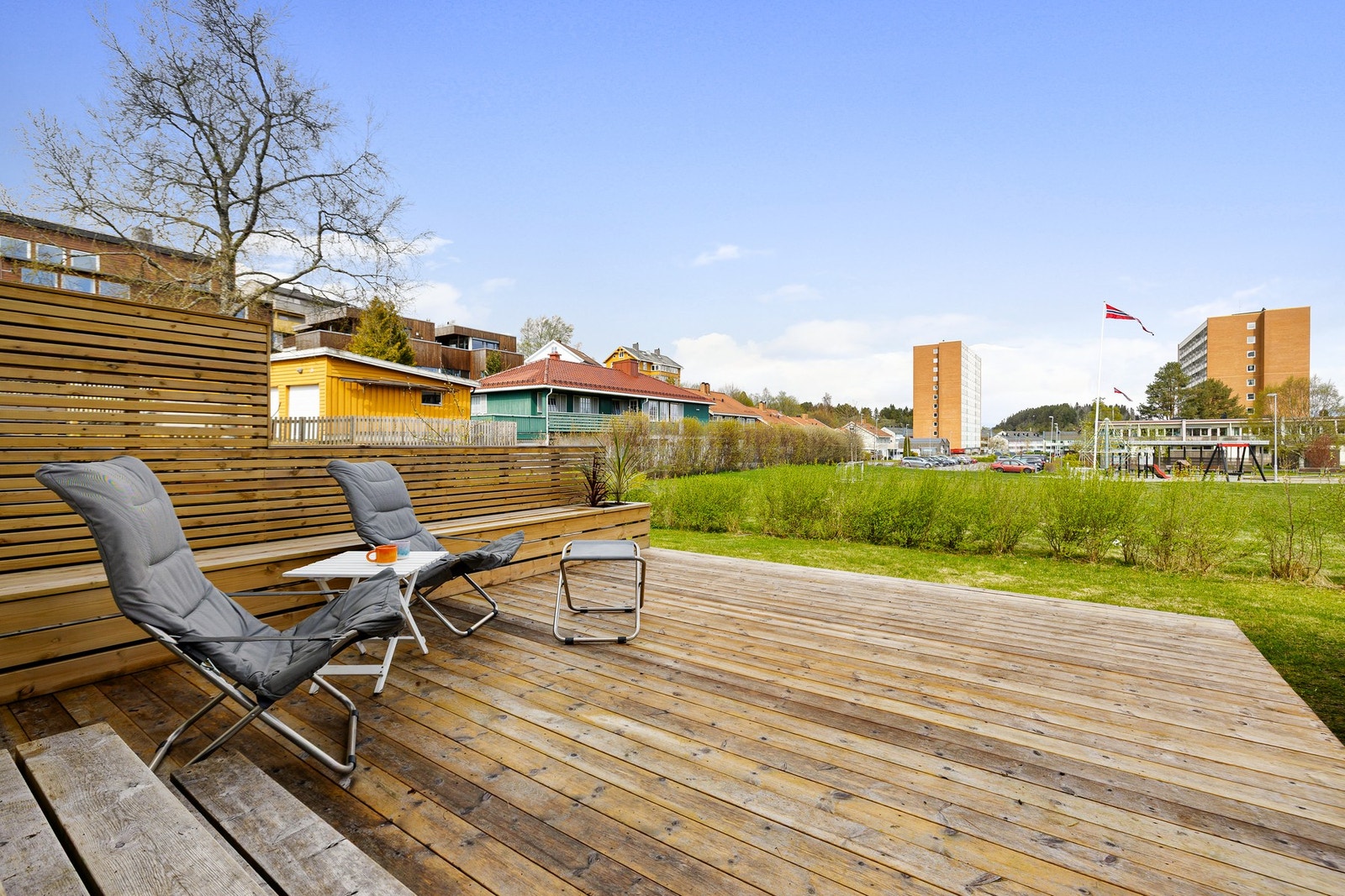 Stor og brukervennlig platting som inviterer til avslapning og sosiale stunder. Galleribilde