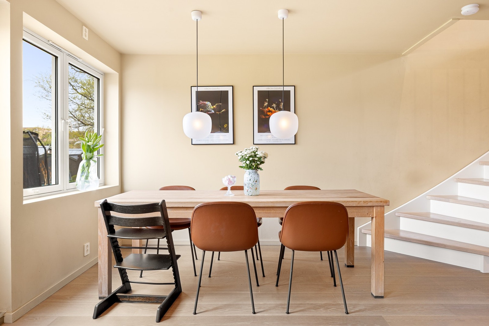 Spisestuen har god plass til et spisebord av god størrelse. Galleribilde