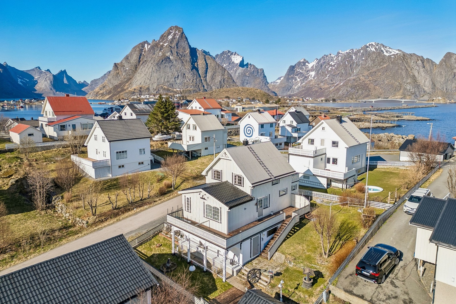 Velkommen til Munkhauan 52 - Presentert av EiendomsMegler1 Leknes. Foto: EFKT Galleribilde