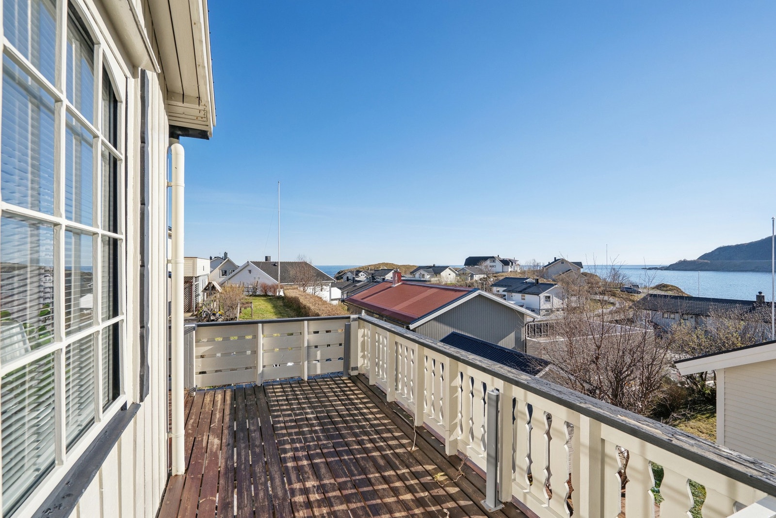 Flotte utsiktsforhold fra verandaen ved stuen. Galleribilde