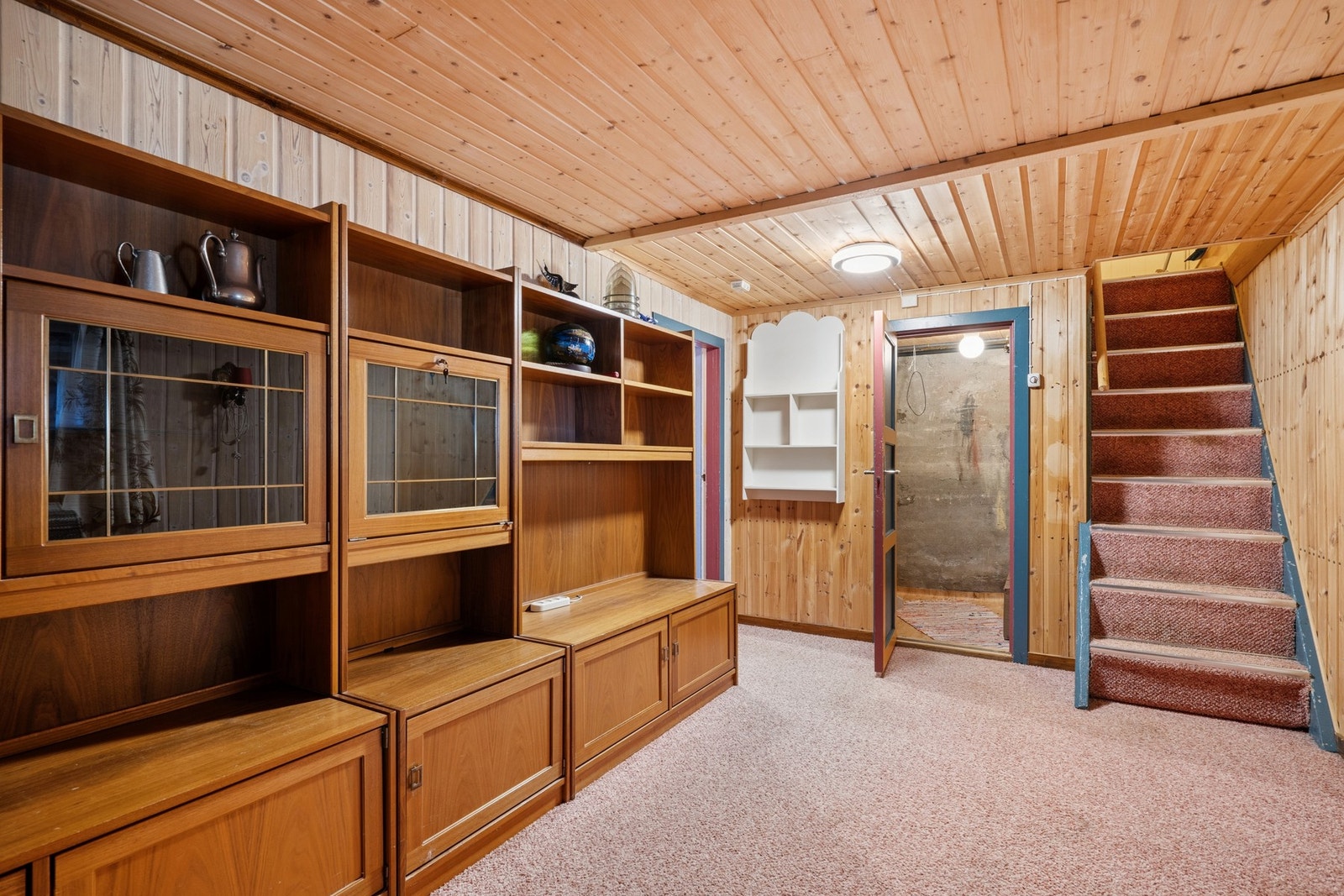 Kjelleren består hovedsakelig av boder og byr på gode oppbevaringsmuligheter. Galleribilde