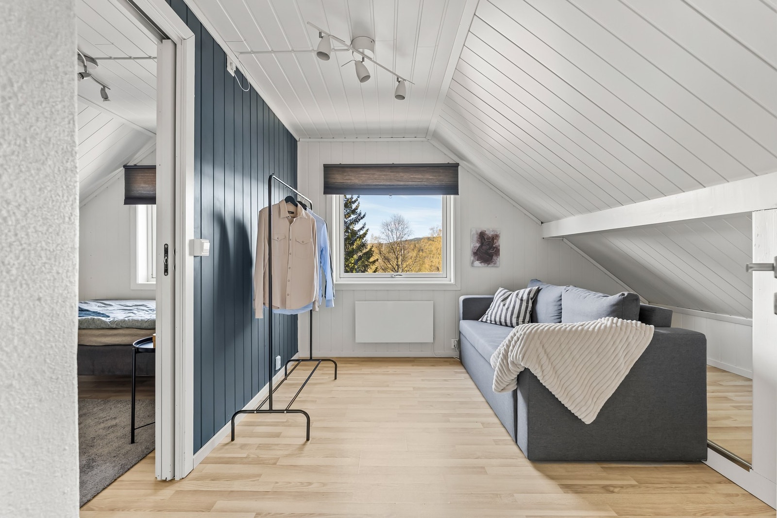 Soverom med plass til seng og garderobe. Galleribilde