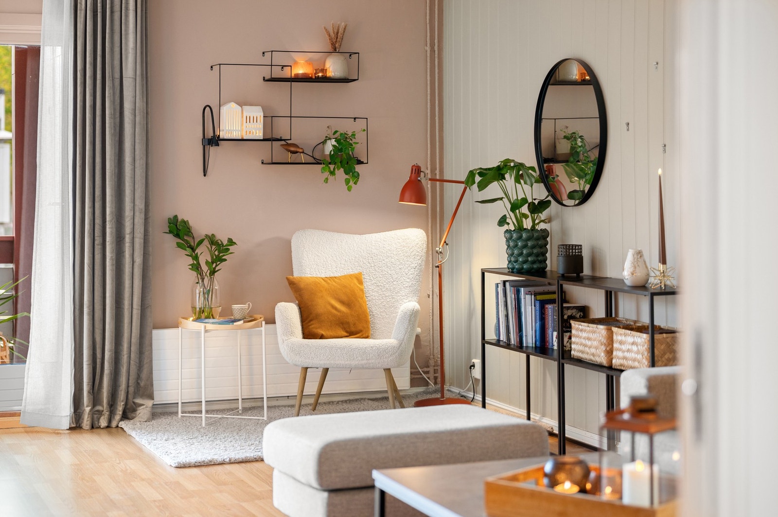 Her er det god plass til flere sittegrupper. Galleribilde