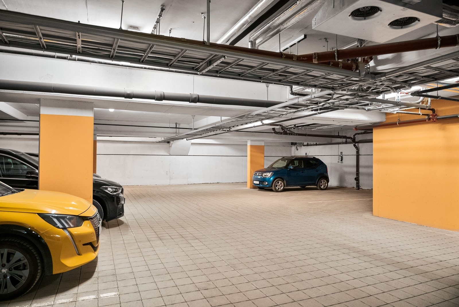 Det medfølger parkeringsplass i p-kjeller. Galleribilde