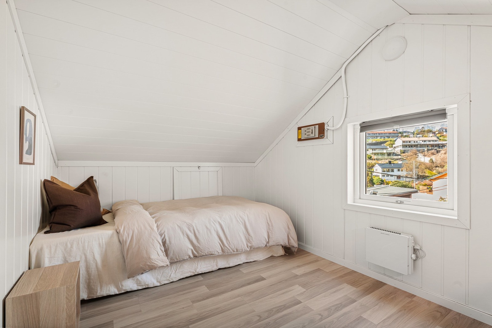 Siste rommet på loft er benyttet som soverom/kontor (Ikke godkjent) Galleribilde