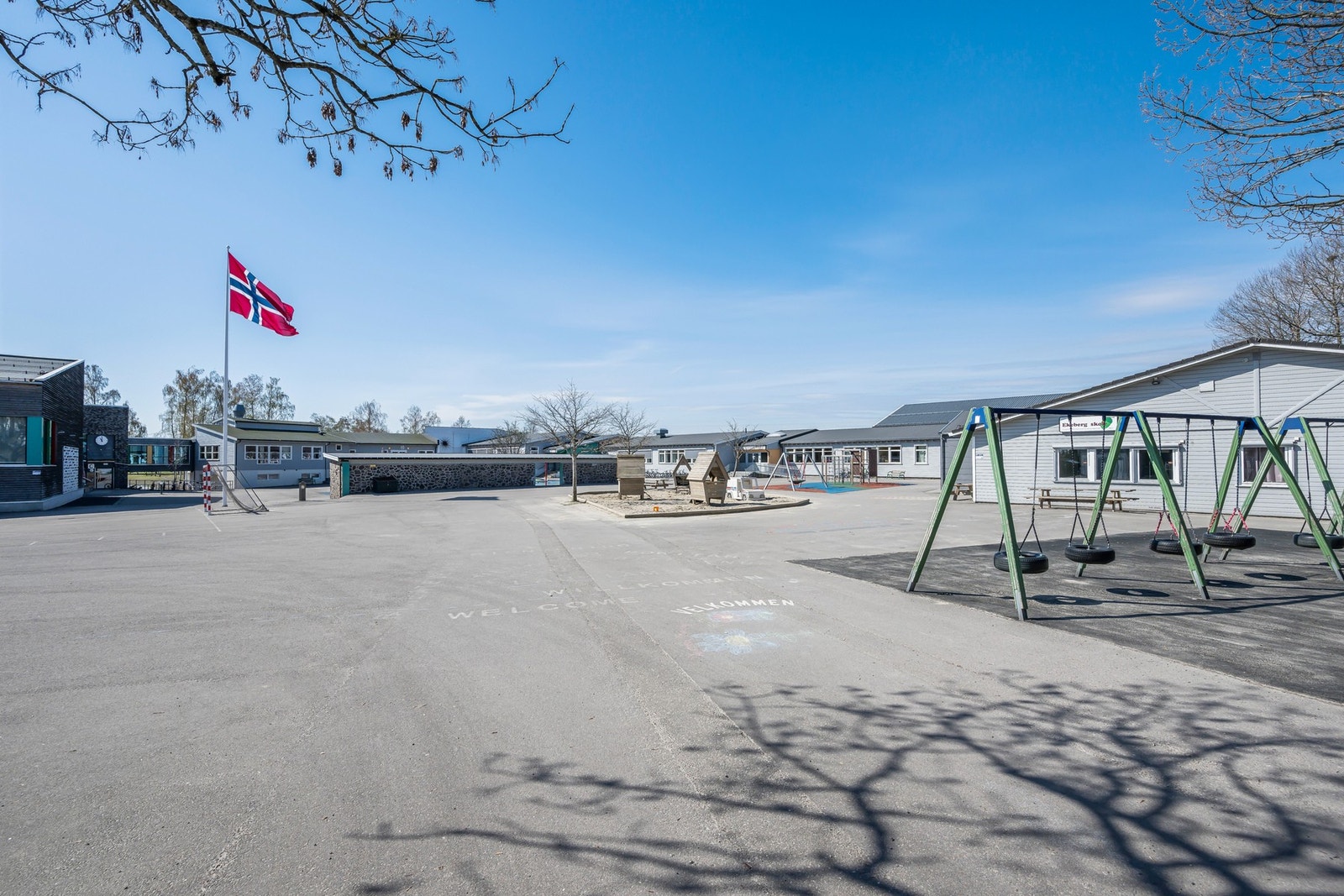 Med en beliggenhet som dette kan du trygt bytte ut vi må gå nå! med vi rusler bort - barneskolen nås på få sekunder til fots Galleribilde
