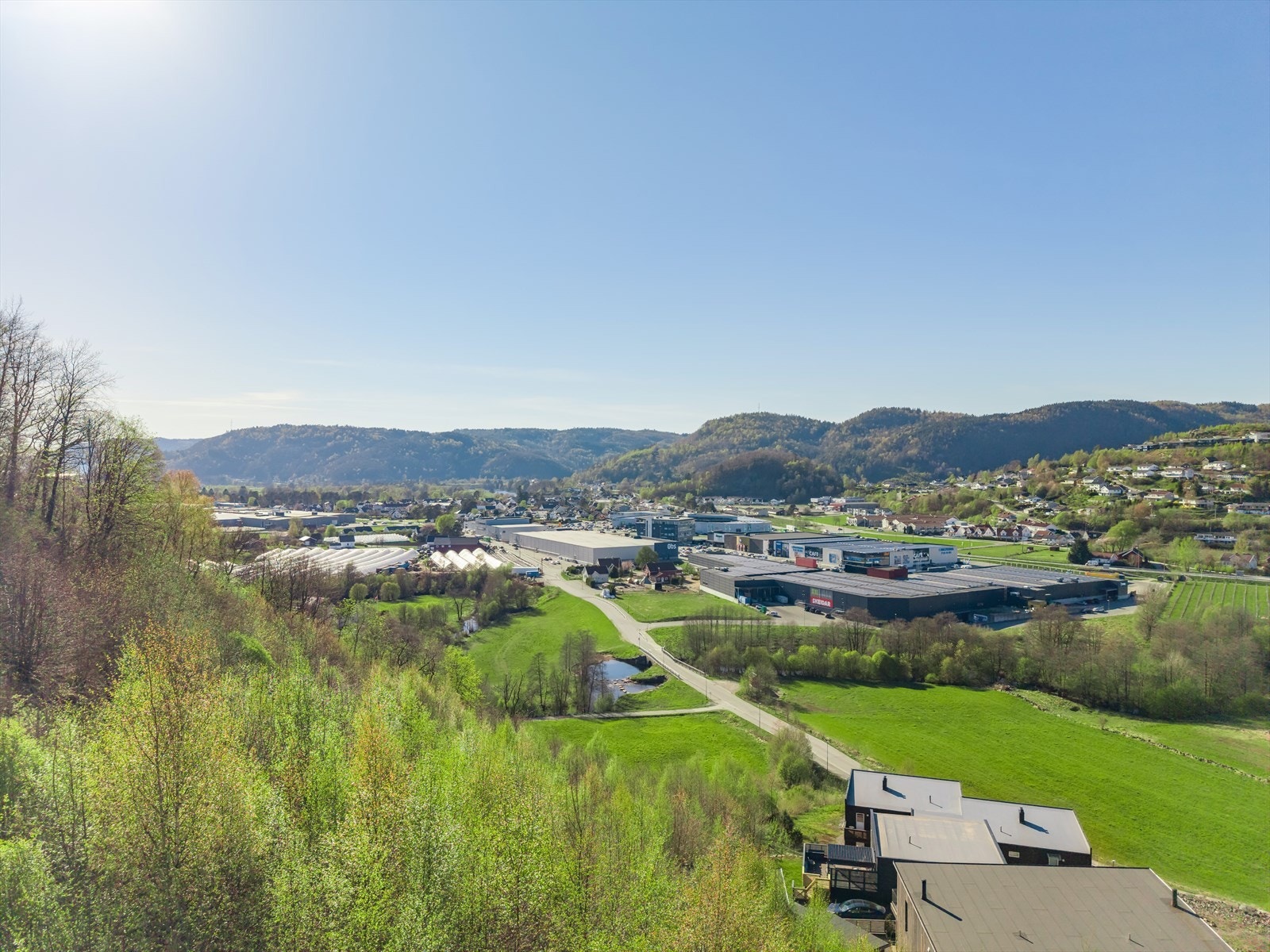 Sentralt beliggende leilighet med 3 soverom og romslig garasje! Galleribilde