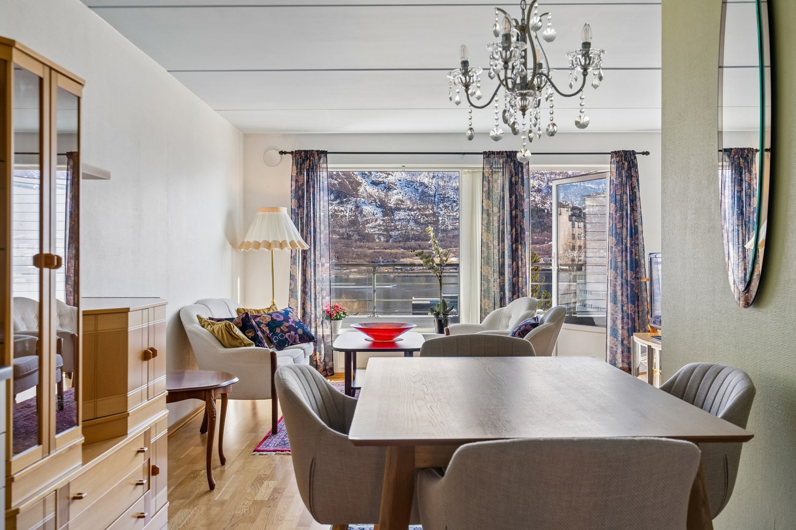 Utgang til balkong fra stue Galleribilde