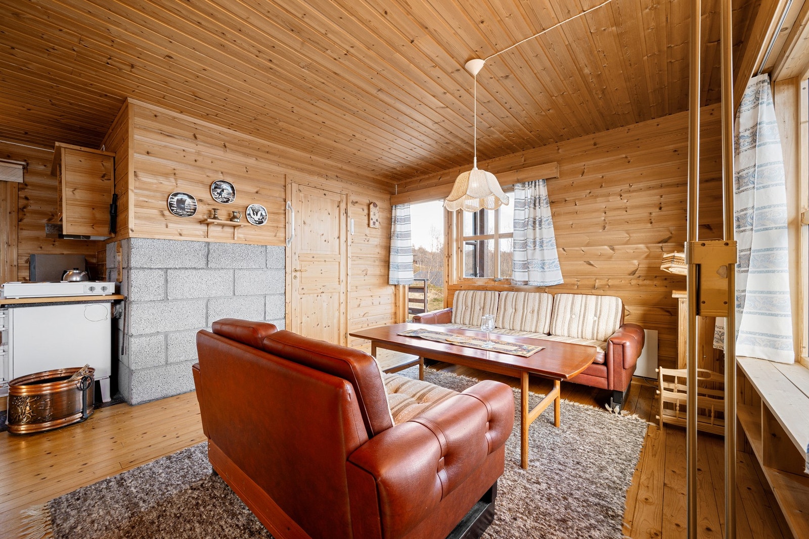 Fra stua er det dør ut til veranda Galleribilde