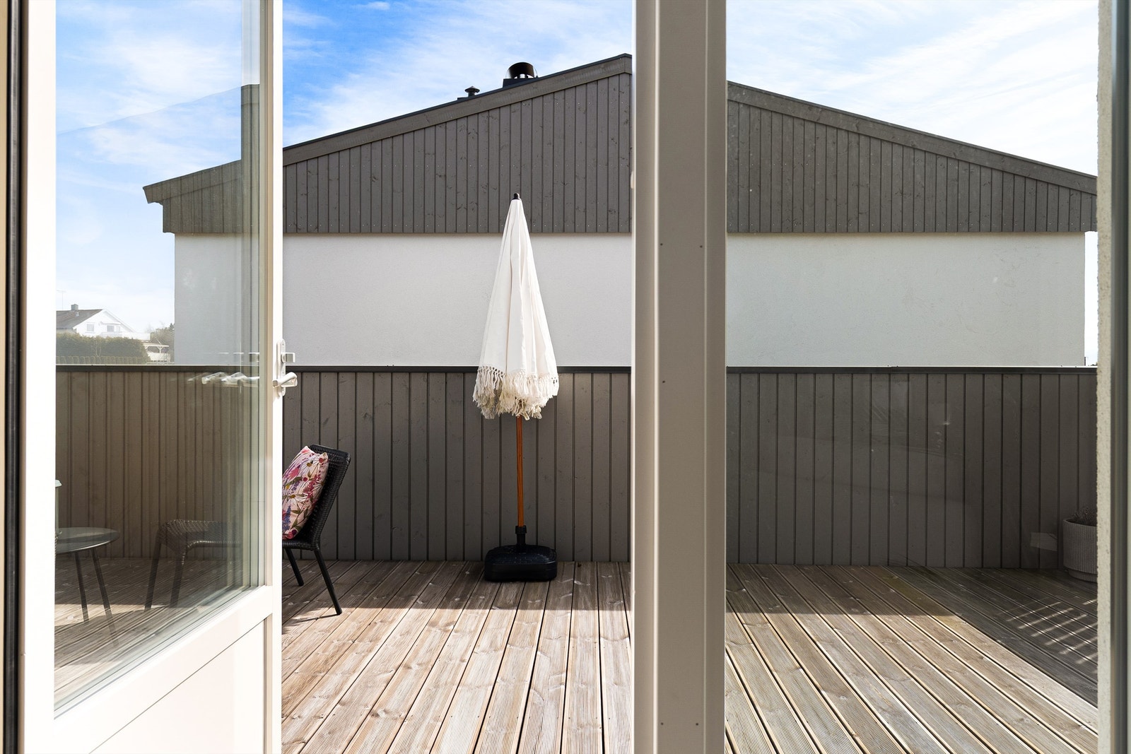 Fra stue/kjøkken er det utgang til takterrasse. Galleribilde