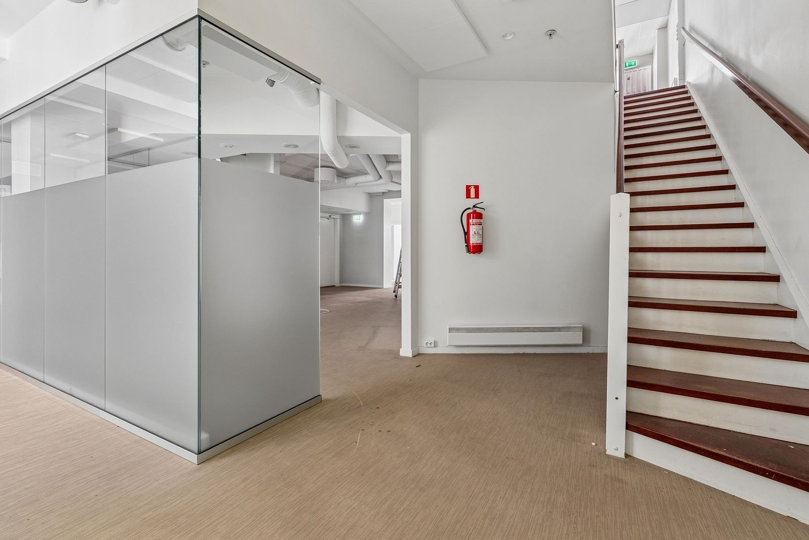 Innvendig trapp mellom etasjene Galleribilde