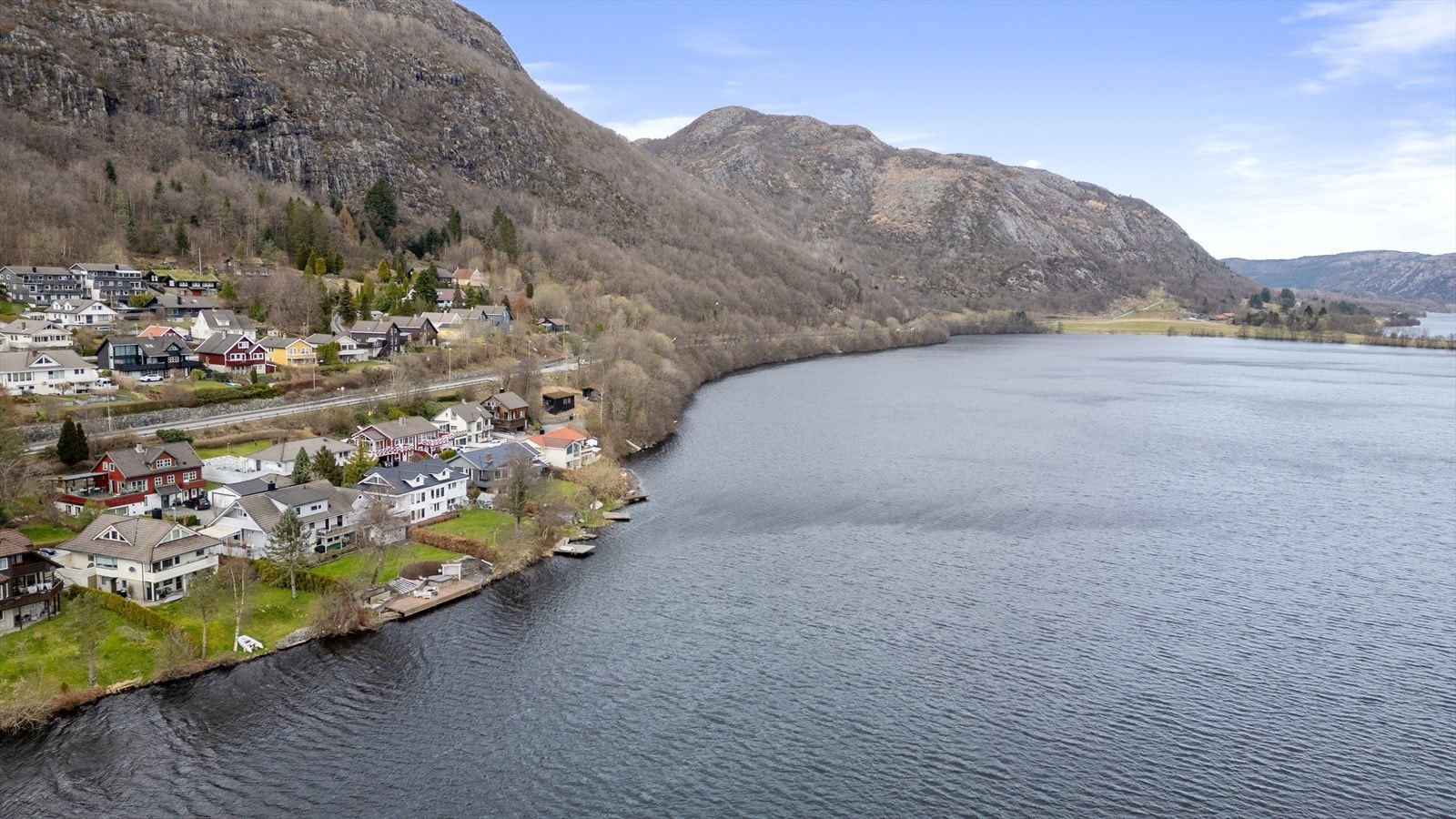 Nærområdet byr på fine turmuligheter langs vannet og i naturen rundt. Galleribilde