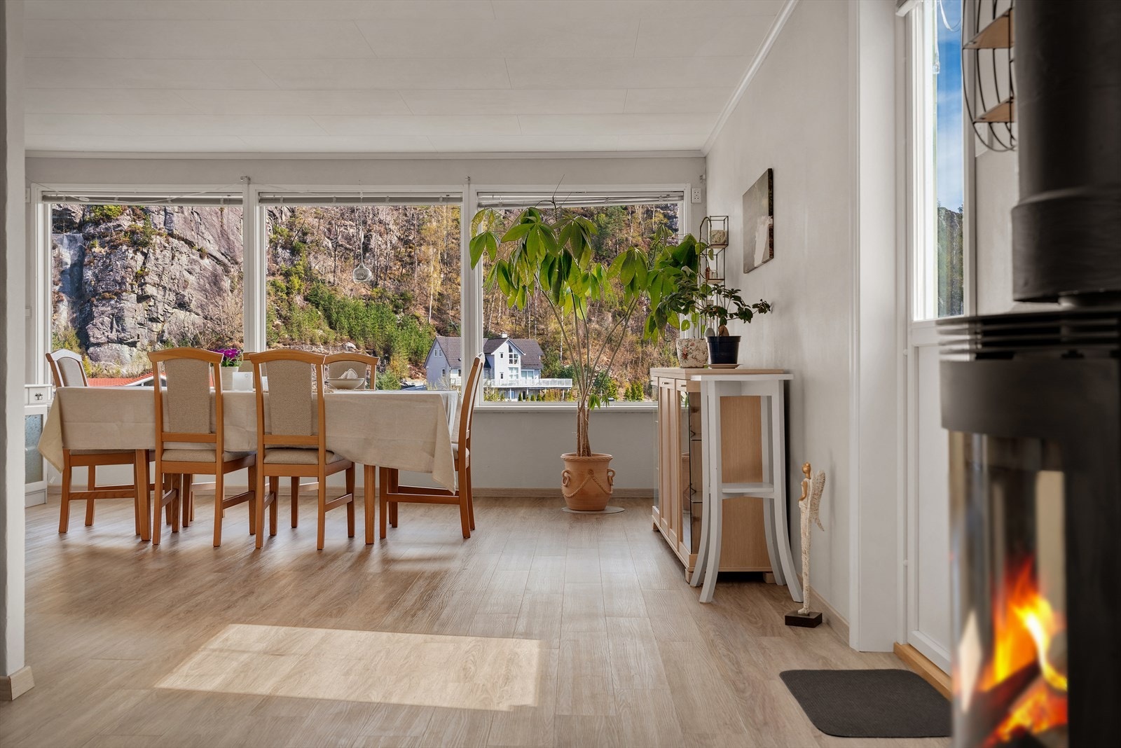 - Boligen har et BRA-i på 140m² fordelt over 2 plan - Galleribilde