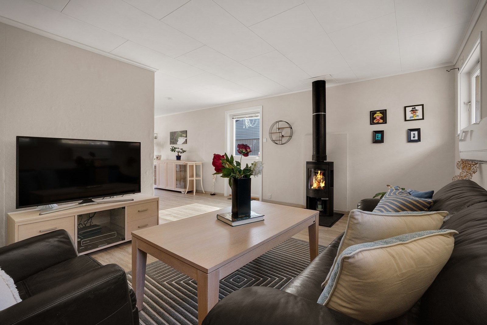 - Peis i stuen sørger for lavere strømkostnader, en behagelig innetemperatur og ikke minst ekstra hygge - Galleribilde